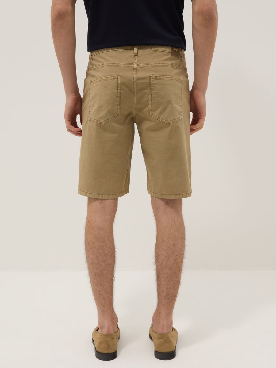 Beige Bermudashorts aus Stretch-Baumwolle_2