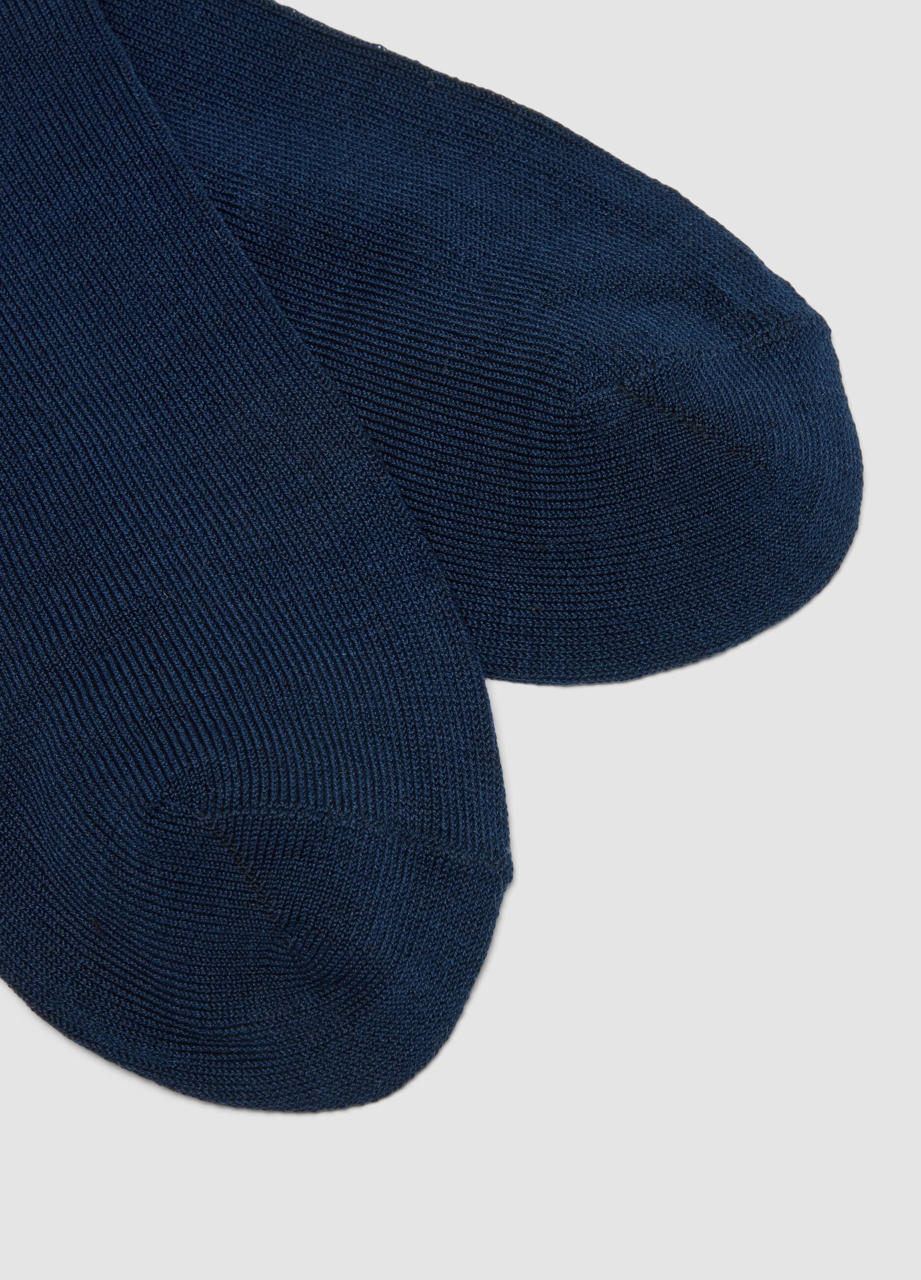 3er-Pack blaue Sportsocken in Kn&ouml;chelh&ouml;he aus Bio-Baumwolle