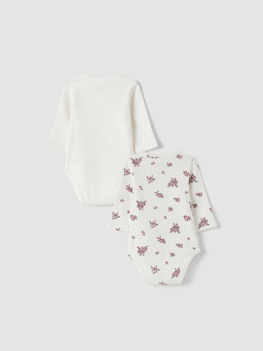 2-pack white organic cotton bodysuits with print_1