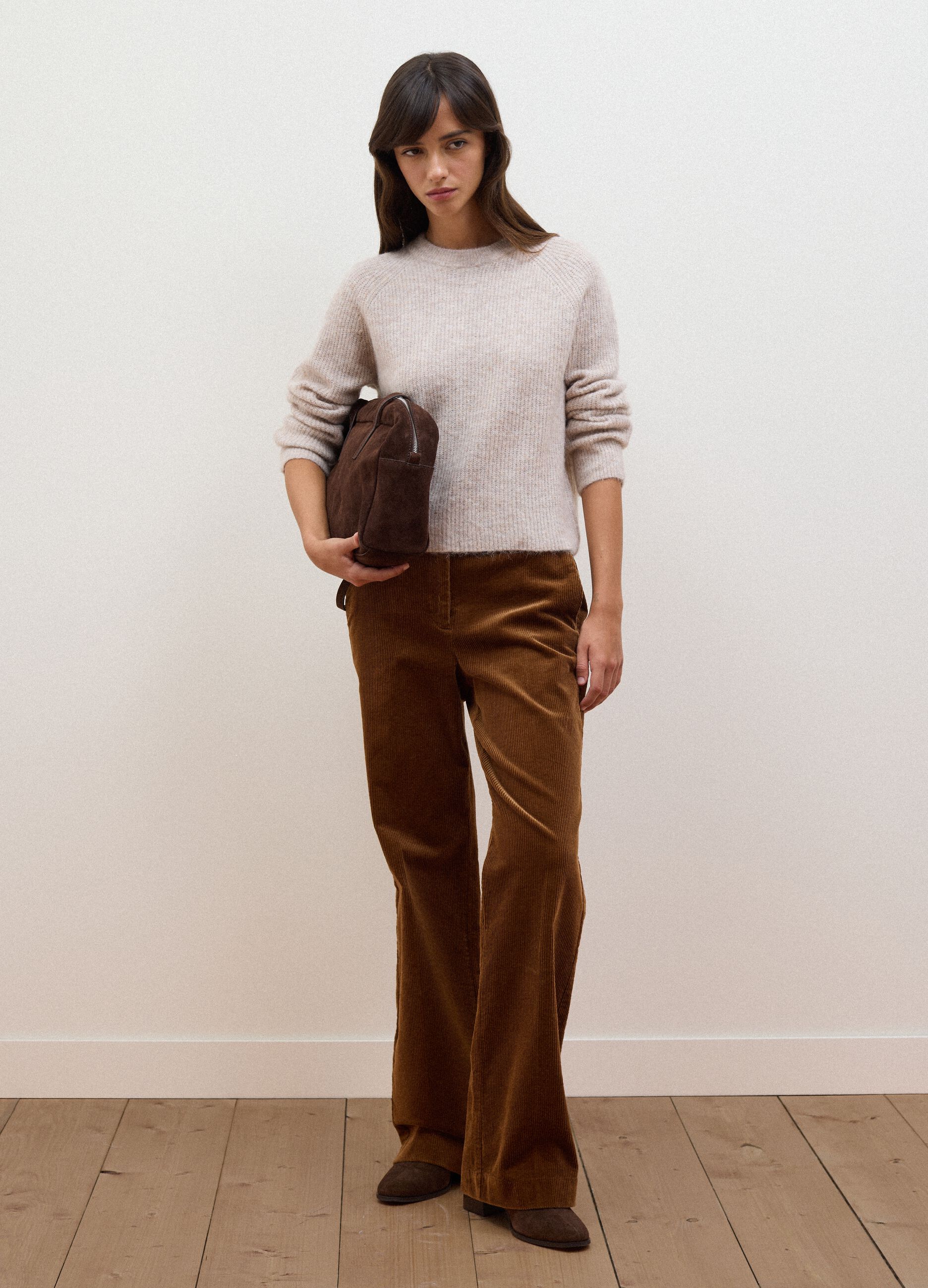 Maglia beige girocollo in lana e alpaca elasticizzato