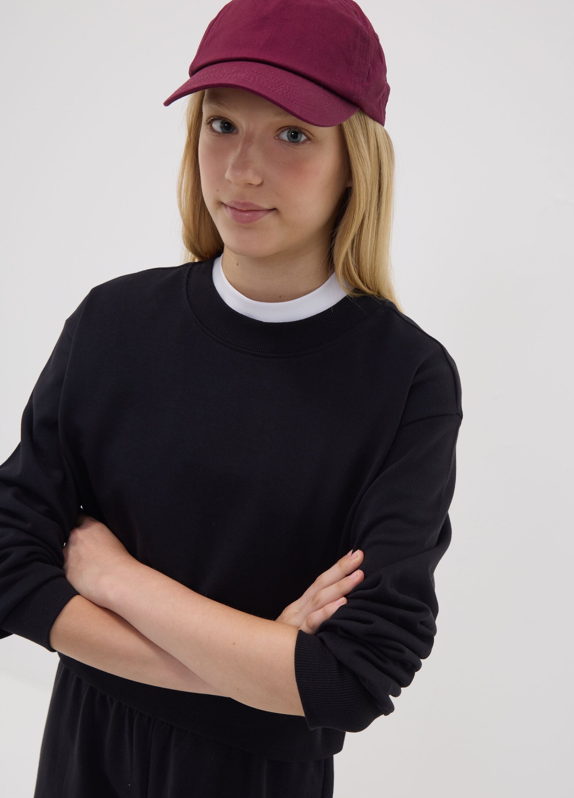 Schwarzes Sweatshirt aus Bio-Baumwoll- und Viskosemix mit Rippkragen