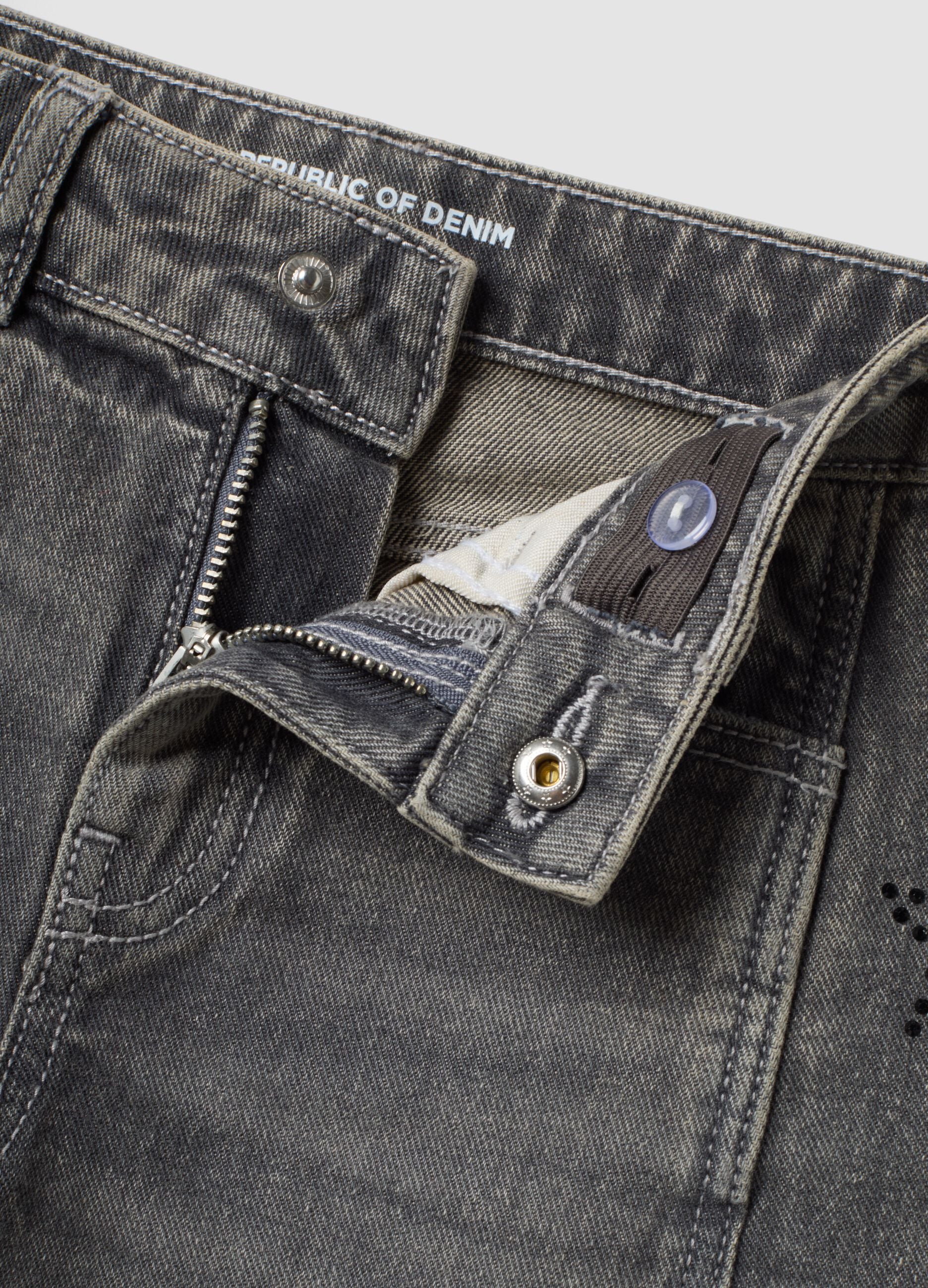 Jeans cinzentos wide leg em algod&atilde;o puro com estrelas para menina