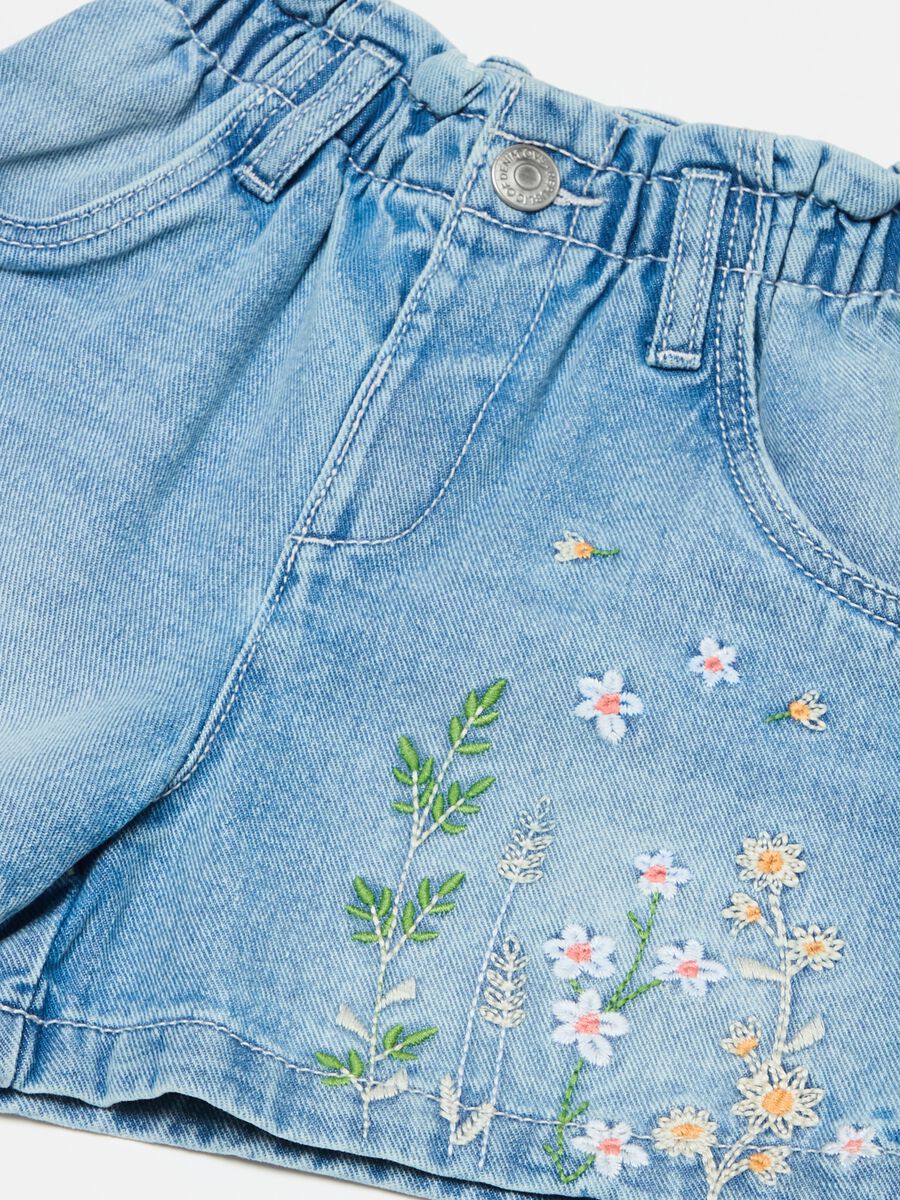 Denim shorts with flower embroidery_2