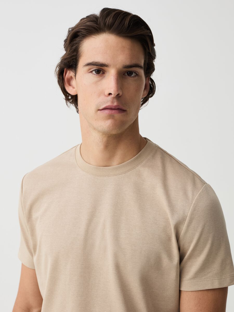 Regular-fit T-shirt with round neck_1