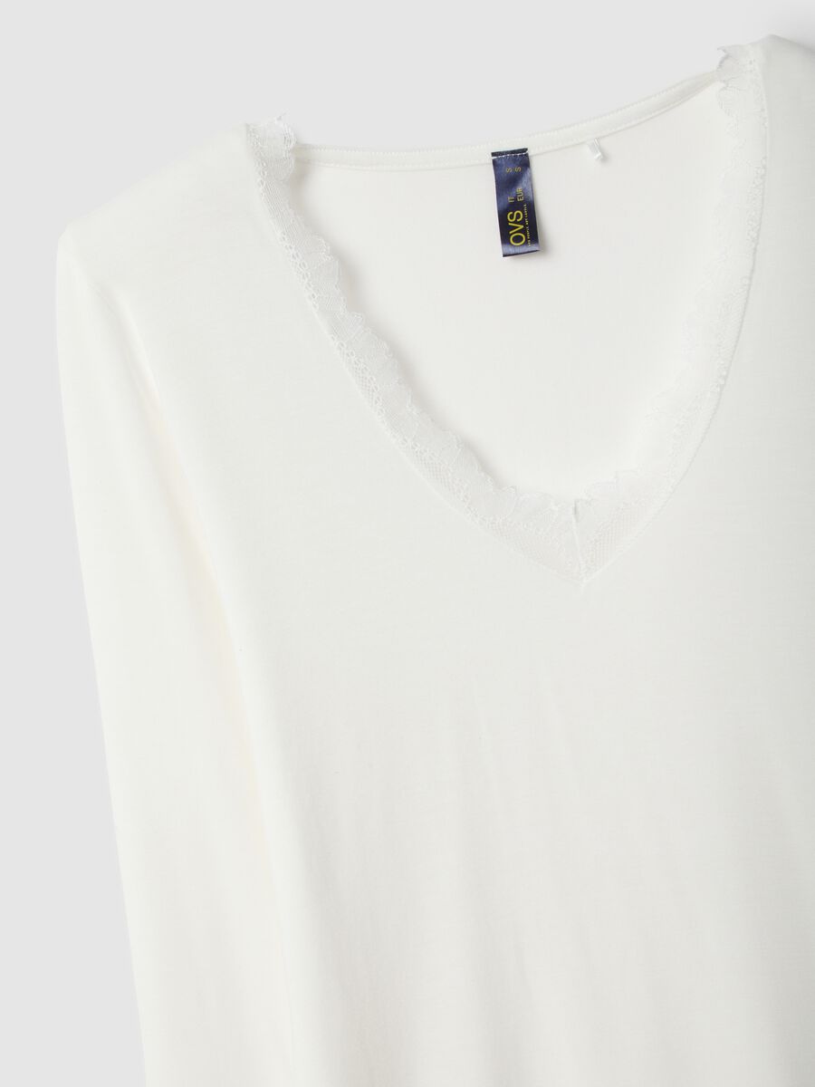 White long sleeve regular fit jumper with lace trims_5