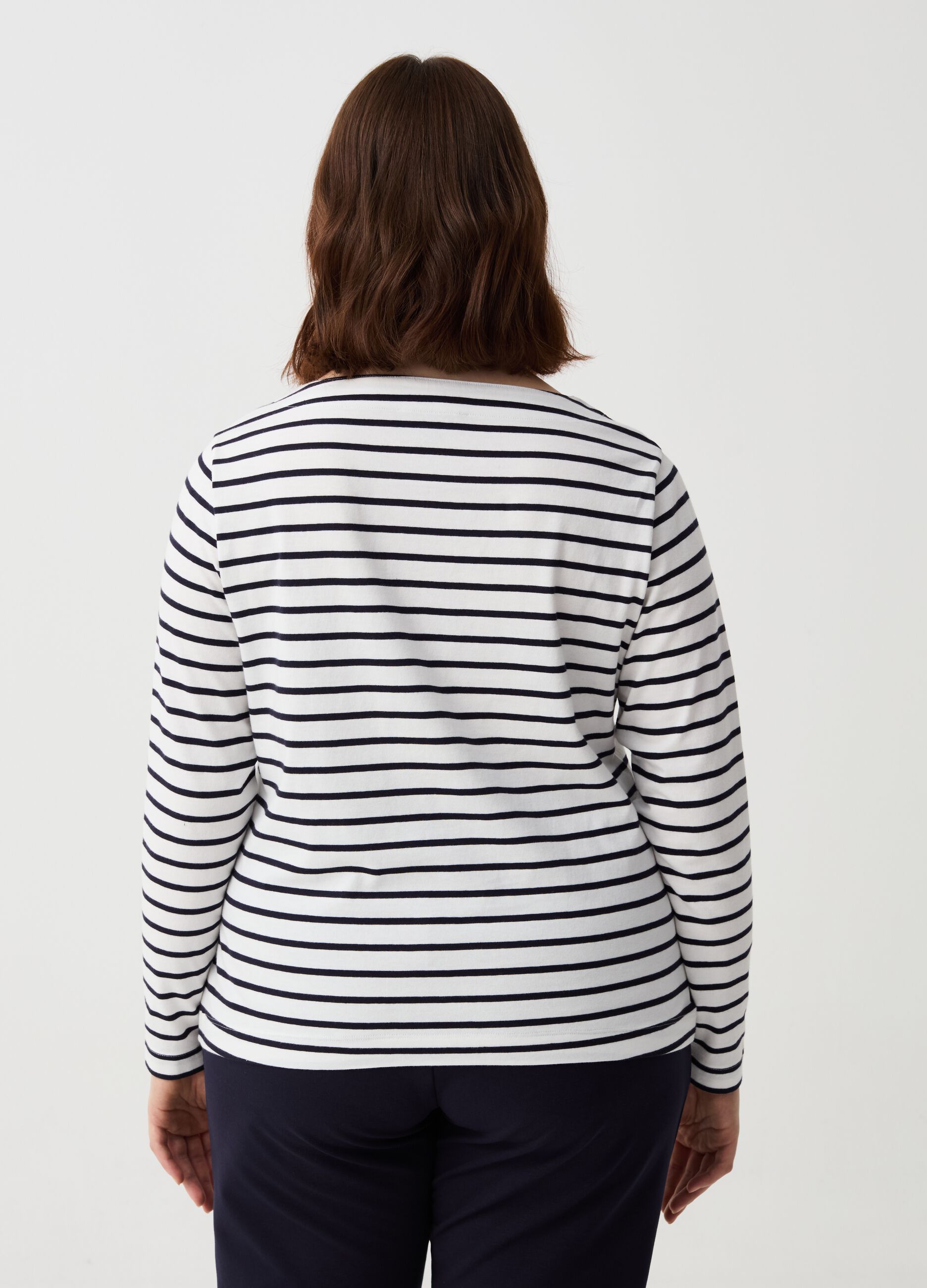 Curvy striped T-shirt with long sleeves