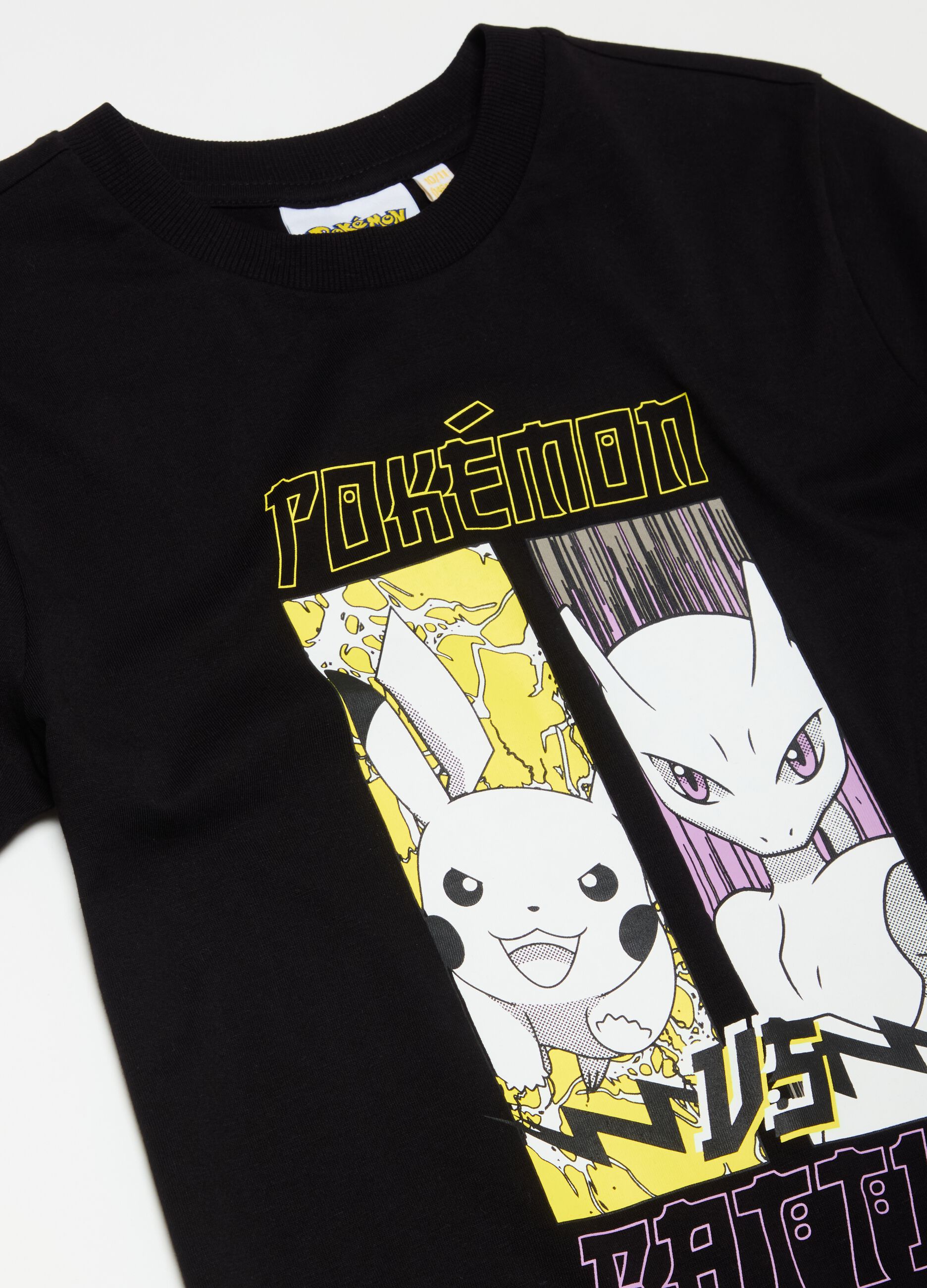 T-shirt with Pokémon Pikachu vs Mewtwo print