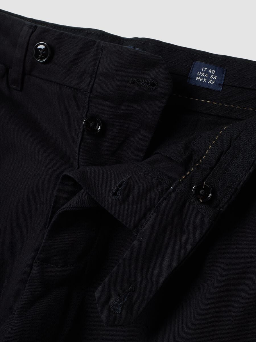 Black pure cotton regular-fit chino trousers_5