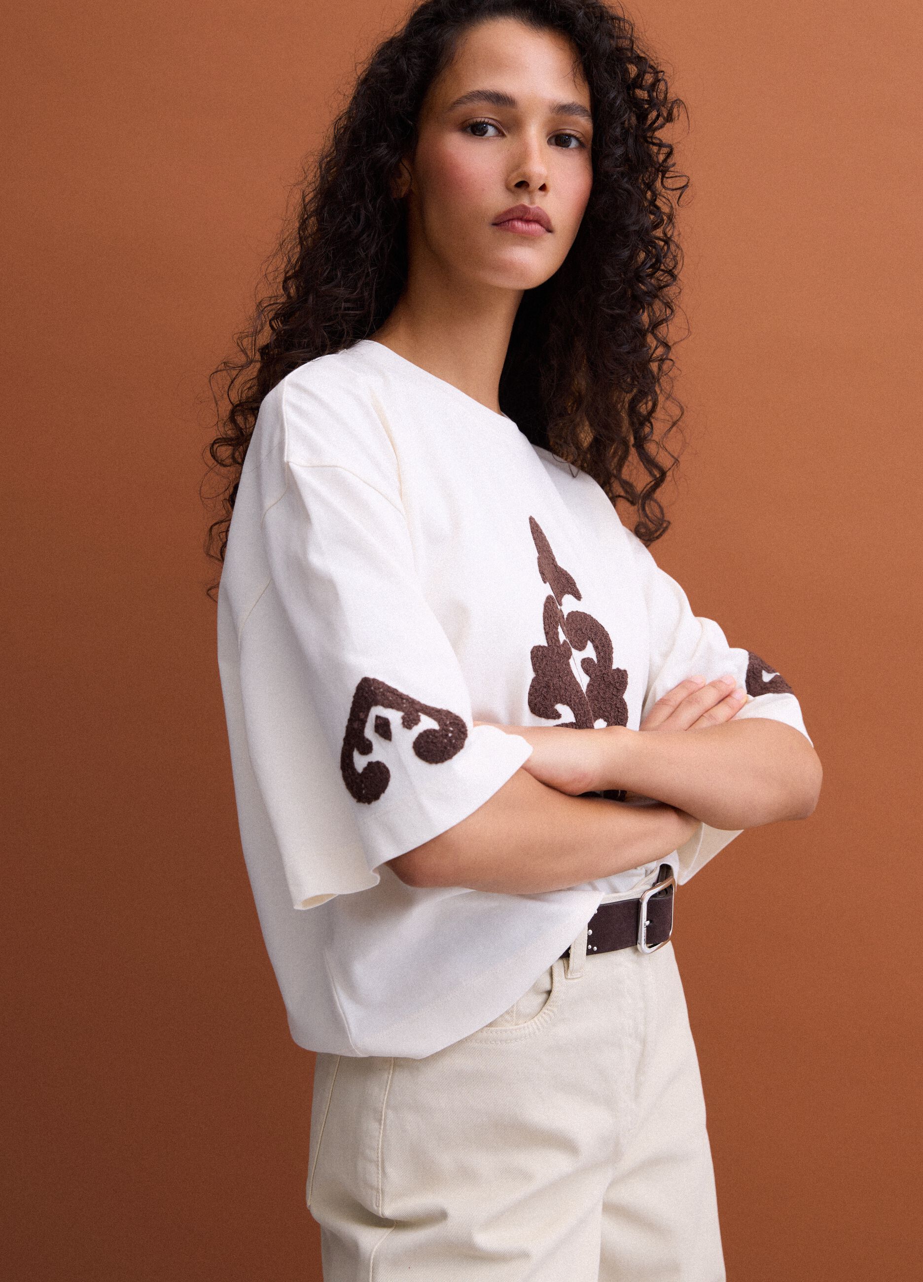 &Mu;&pi;&epsilon;&zeta; T-shirt &alpha;&pi;ό 100% &beta;&alpha;&mu;&beta;ά&kappa;&iota; &mu;&epsilon; &kappa;&epsilon;&nu;&tau;ή&mu;&alpha;&tau;&alpha;, regular fit