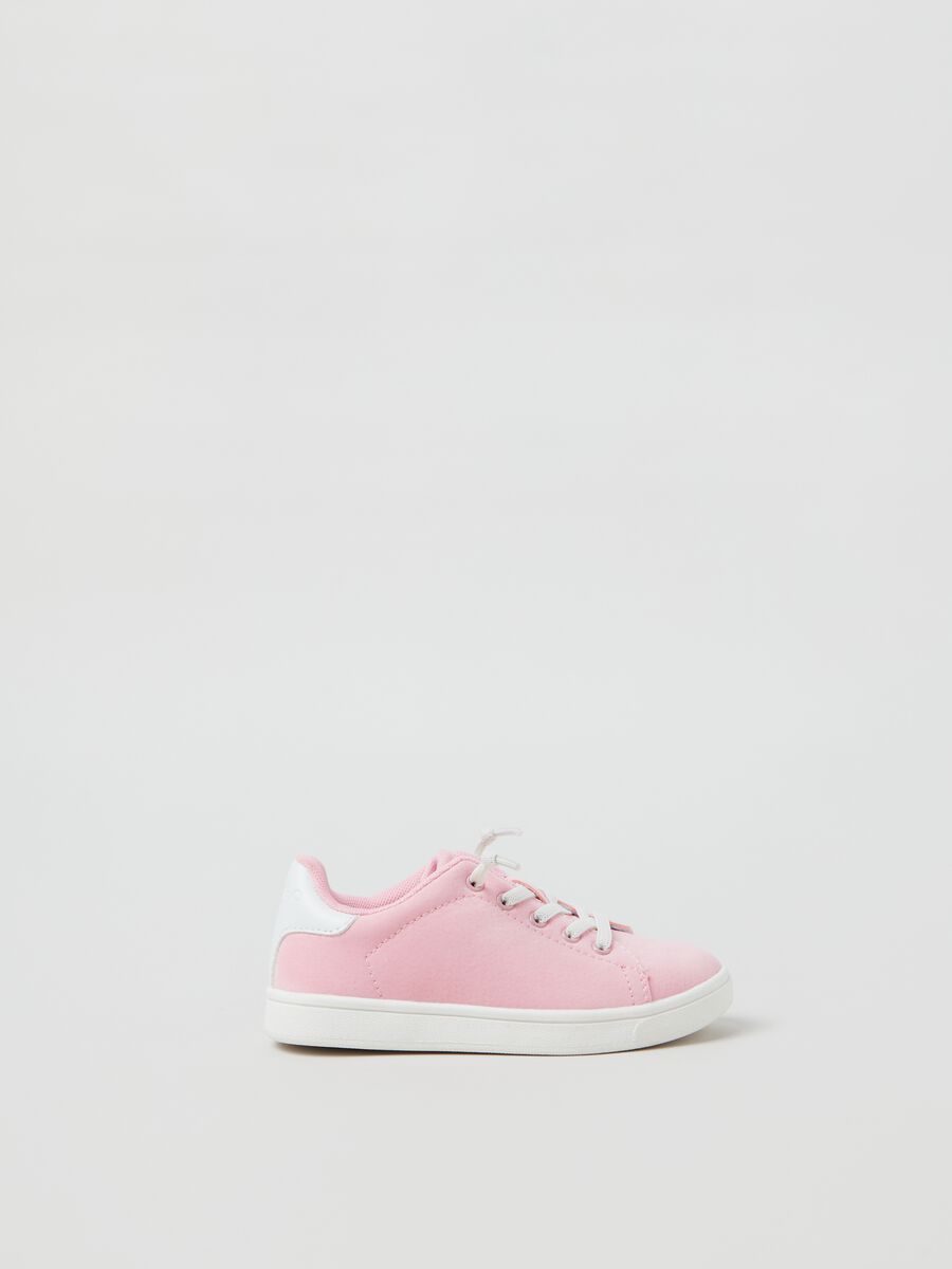 Solid colour sneakers with laces_0