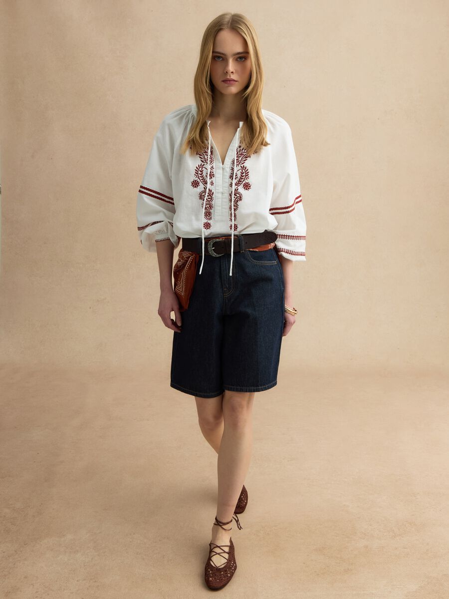 Weite blaue Jeans-Shorts aus reinem Baumwollstoff_0