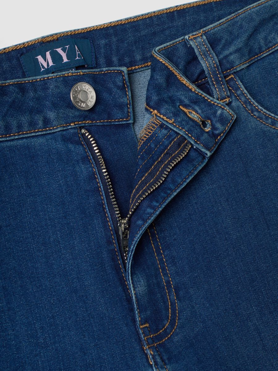 Blaue Denim-Bootcut-Jeans aus elastischem Baumwoll- und Viskosemix_2