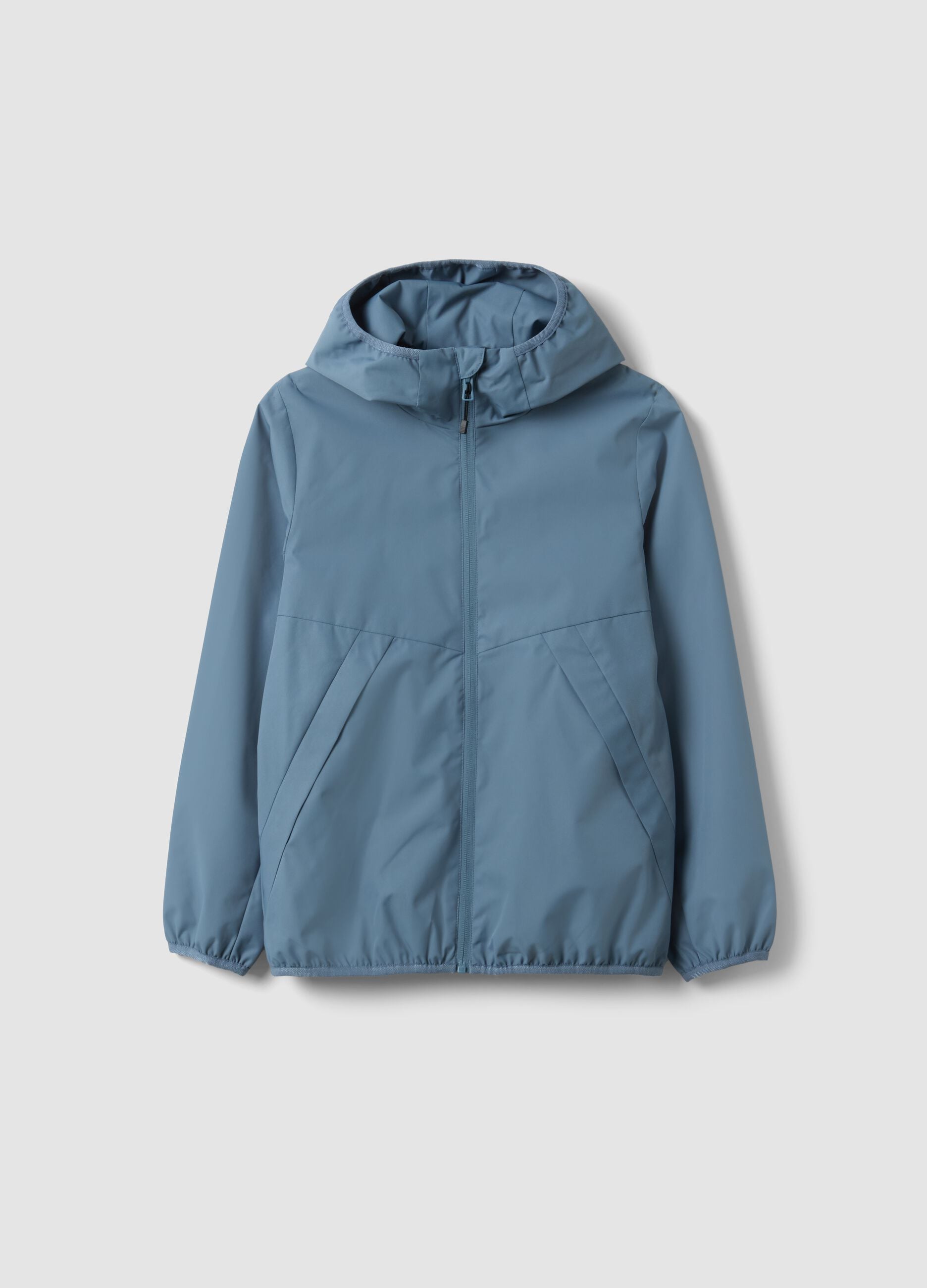 Giacca antipioggia over fit blu con cappuccio e zip per ragazzo