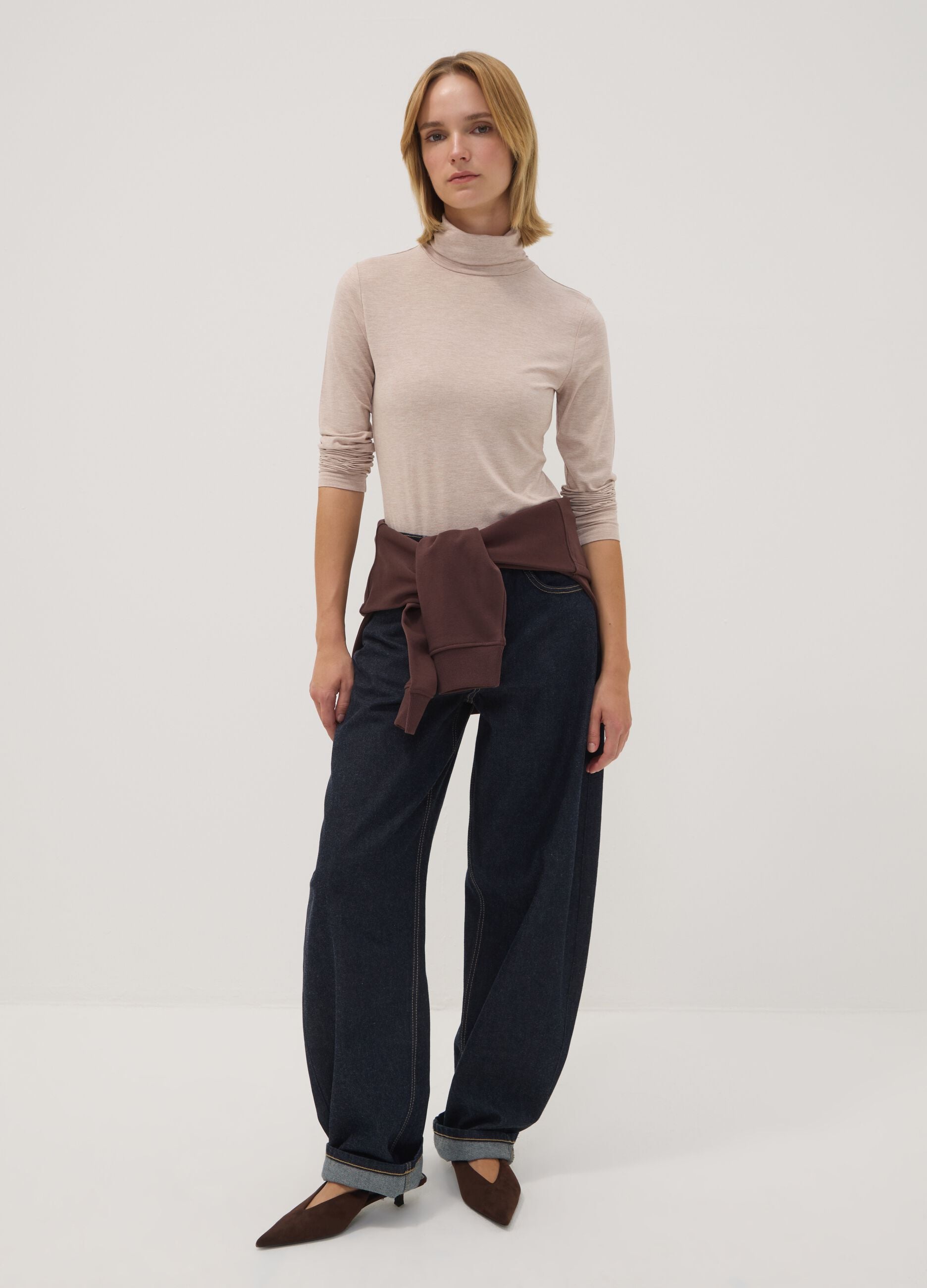 Beiger Pullover aus elastischer Viskose mit Stehkragen, Regular Fit