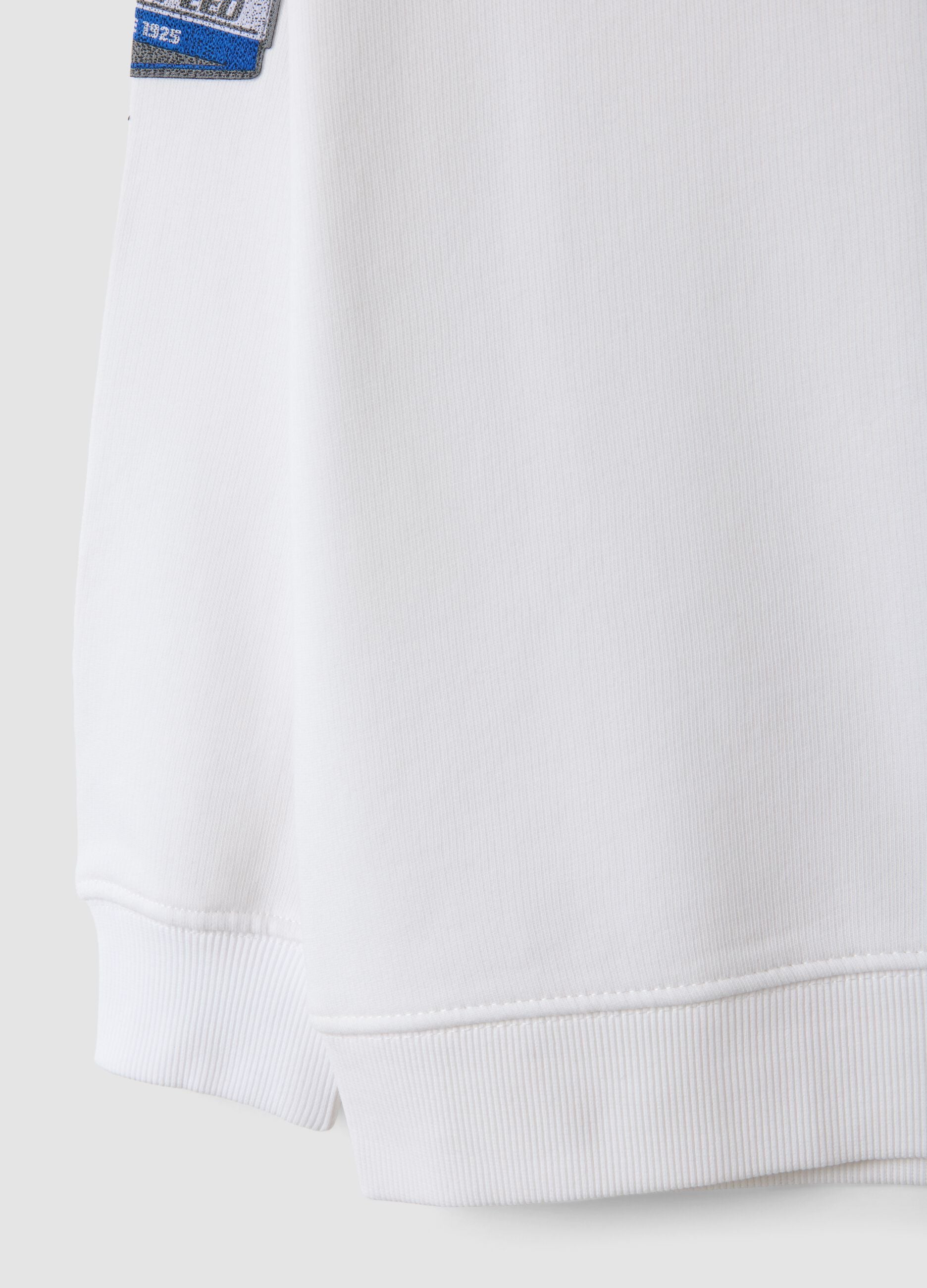 Sweatshirt branca em mistura de algod&atilde;o com gola redonda e estampado racing para menino