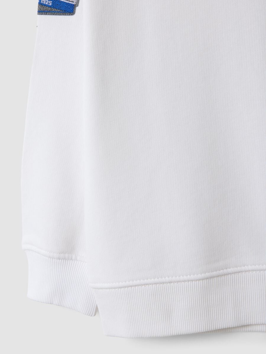 Sweatshirt branca em mistura de algod&atilde;o com gola redonda e estampado racing para menino_3