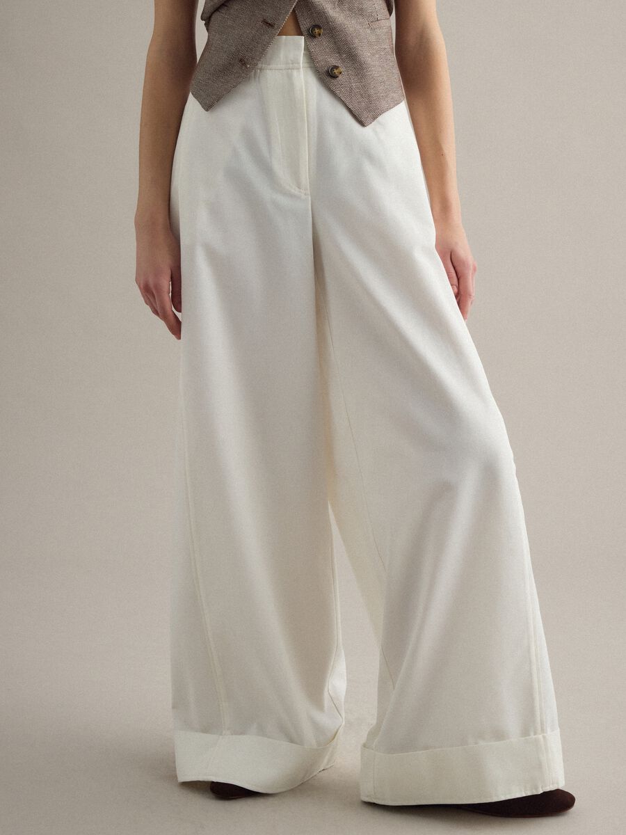 &Lambda;&epsilon;&upsilon;&kappa;ό &pi;&alpha;&nu;&tau;&epsilon;&lambda;ό&nu;&iota; flare &alpha;&pi;ό &mu;&epsilon;ί&gamma;&mu;&alpha; &beta;&alpha;&mu;&beta;&alpha;&kappa;&iota;&omicron;ύ &mu;&epsilon; &kappa;&alpha;&nu;&omicron;&nu;&iota;&kappa;ή &mu;έ&sigma;&eta;_2