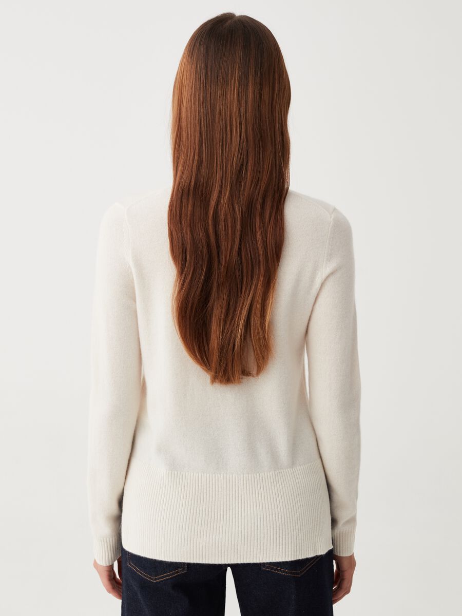 Cashmere pullover with high neck_2