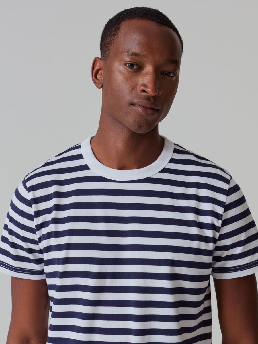 Striped T-shirt with round neck_0