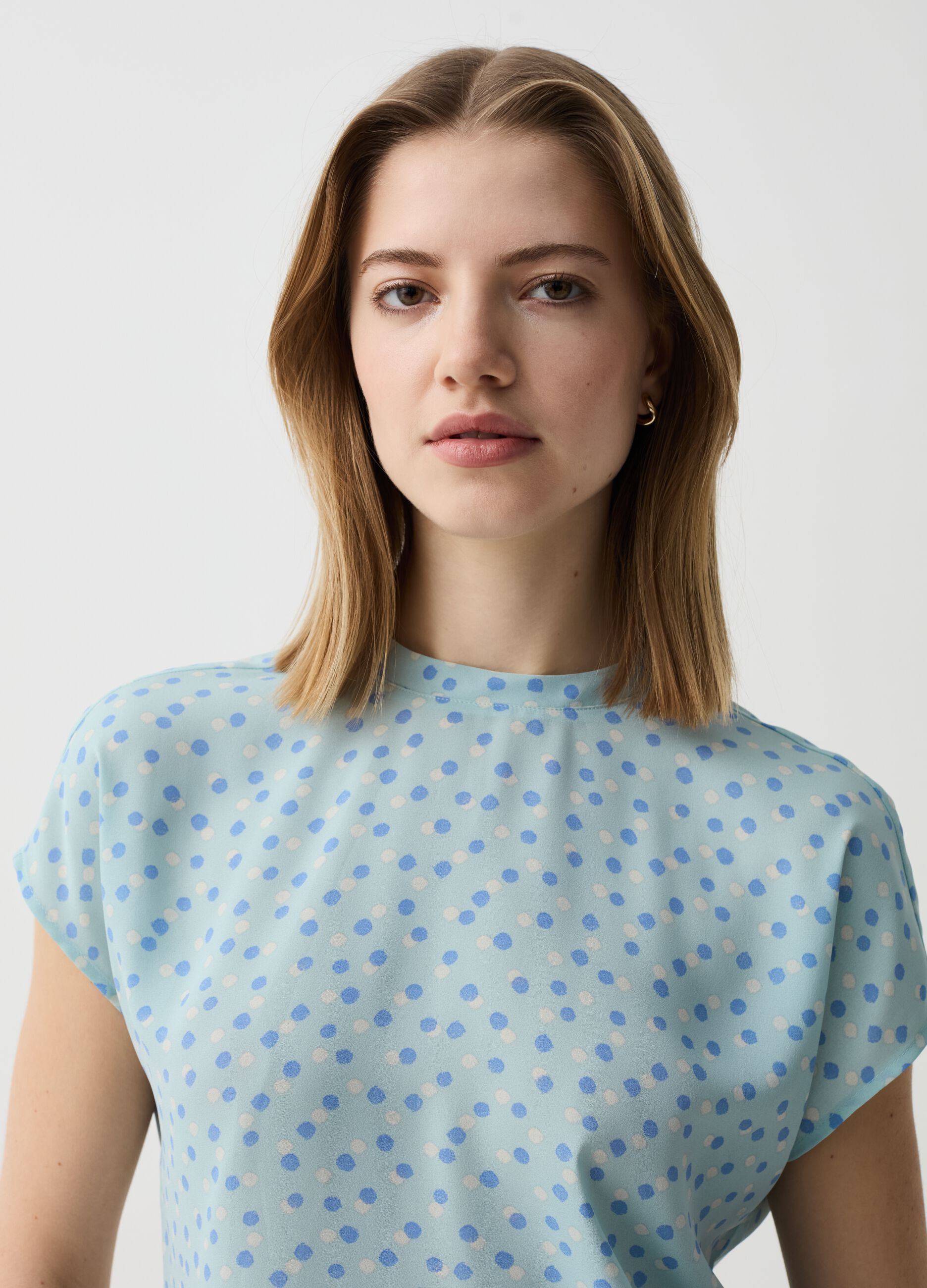 Short-sleeved blouse