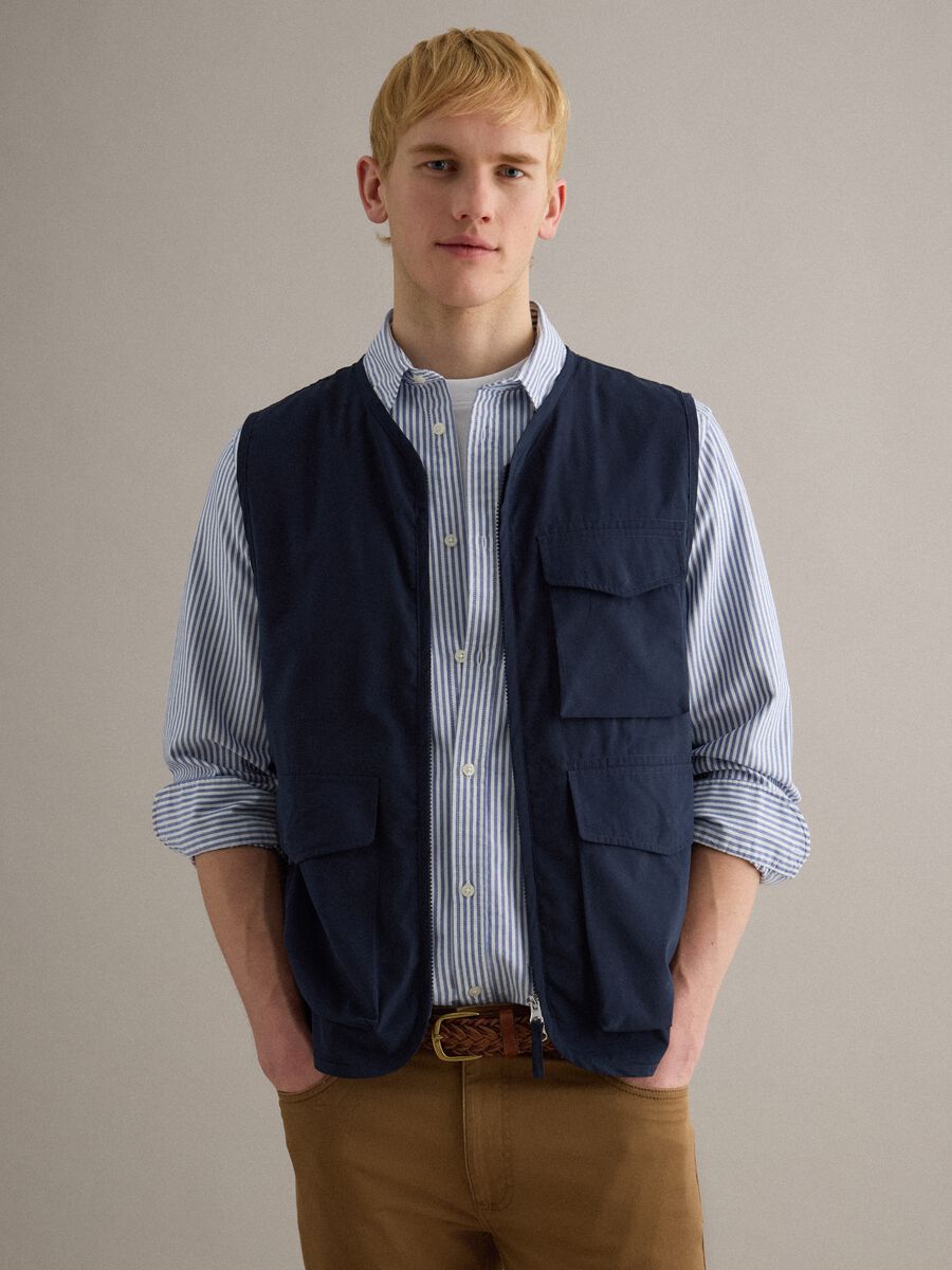 Blue regular fit gilet with zip and front pockets_0