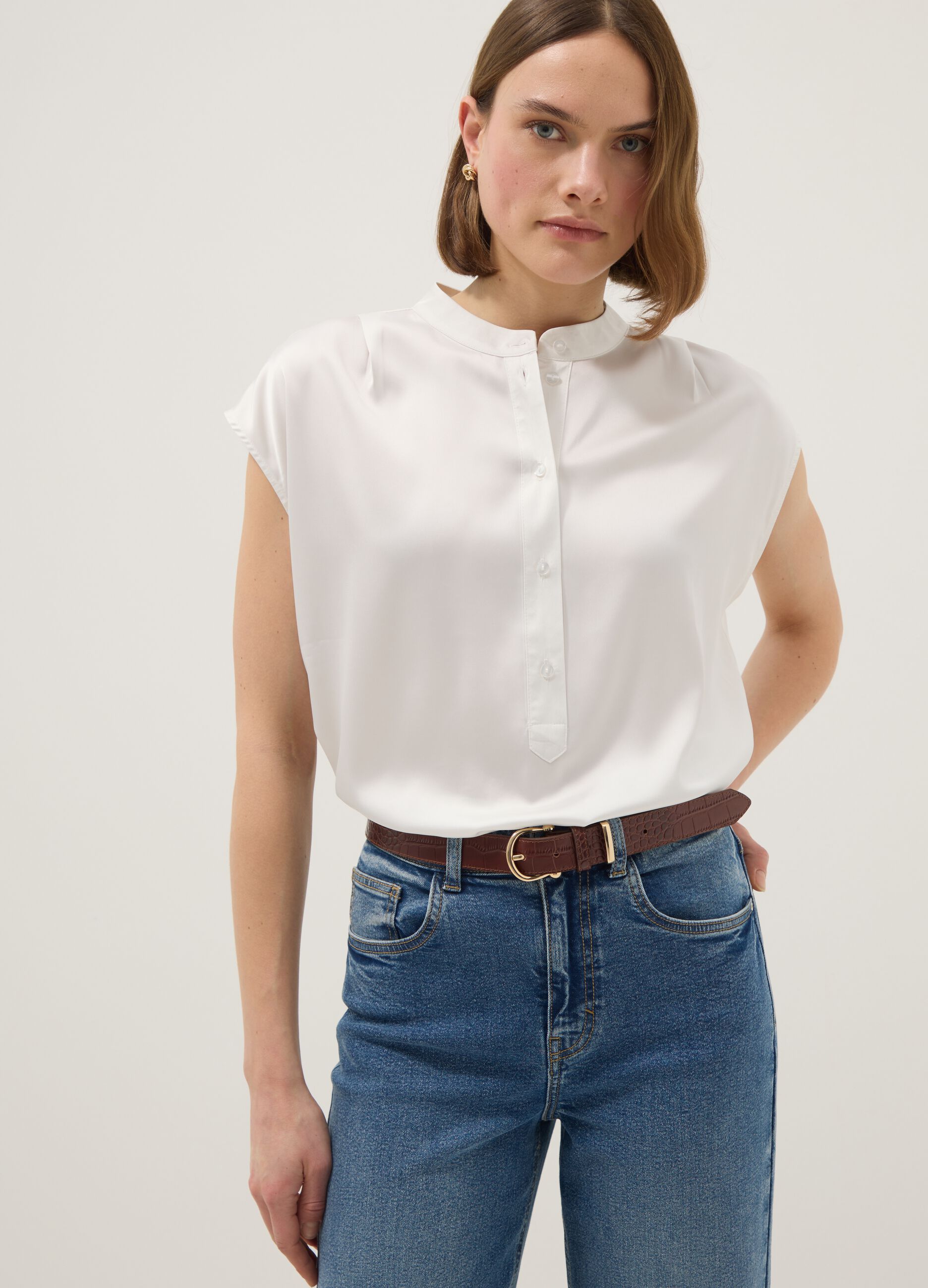 White short sleeve blouse regular fit with mandarin collar