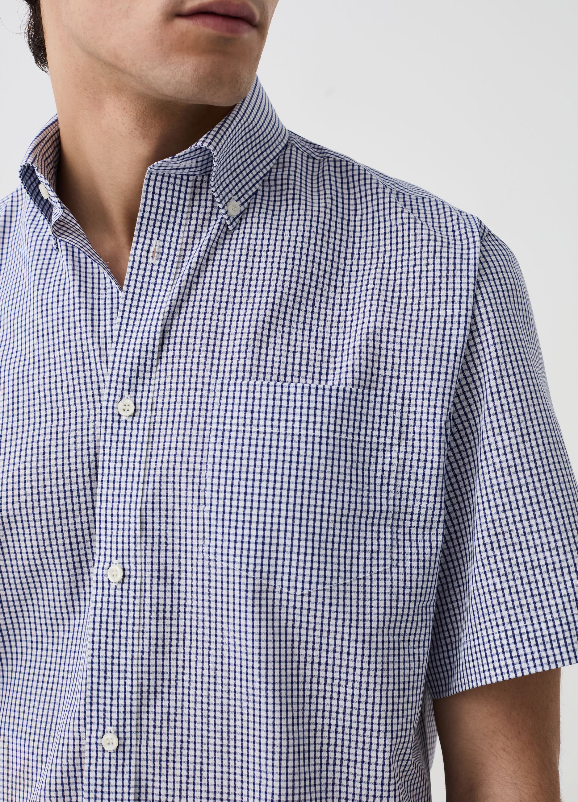 Short-sleeved shirt with check pattern