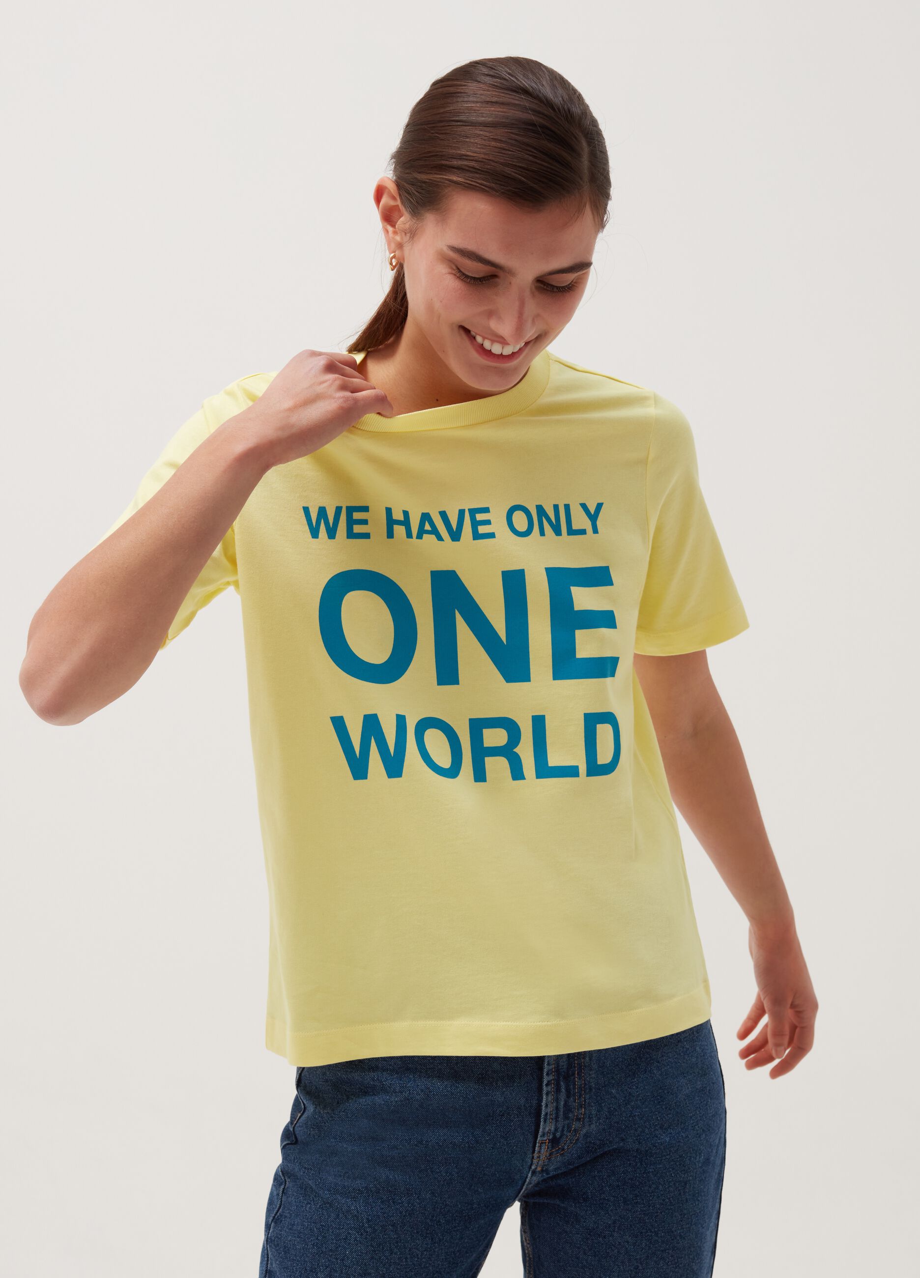 Camiseta cuello redondo con estampado Earth Day
