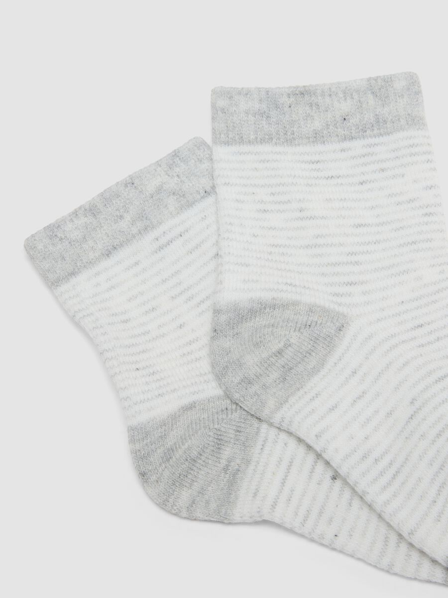 Tripack di calze grigie in cotone organico elasticizzato_2