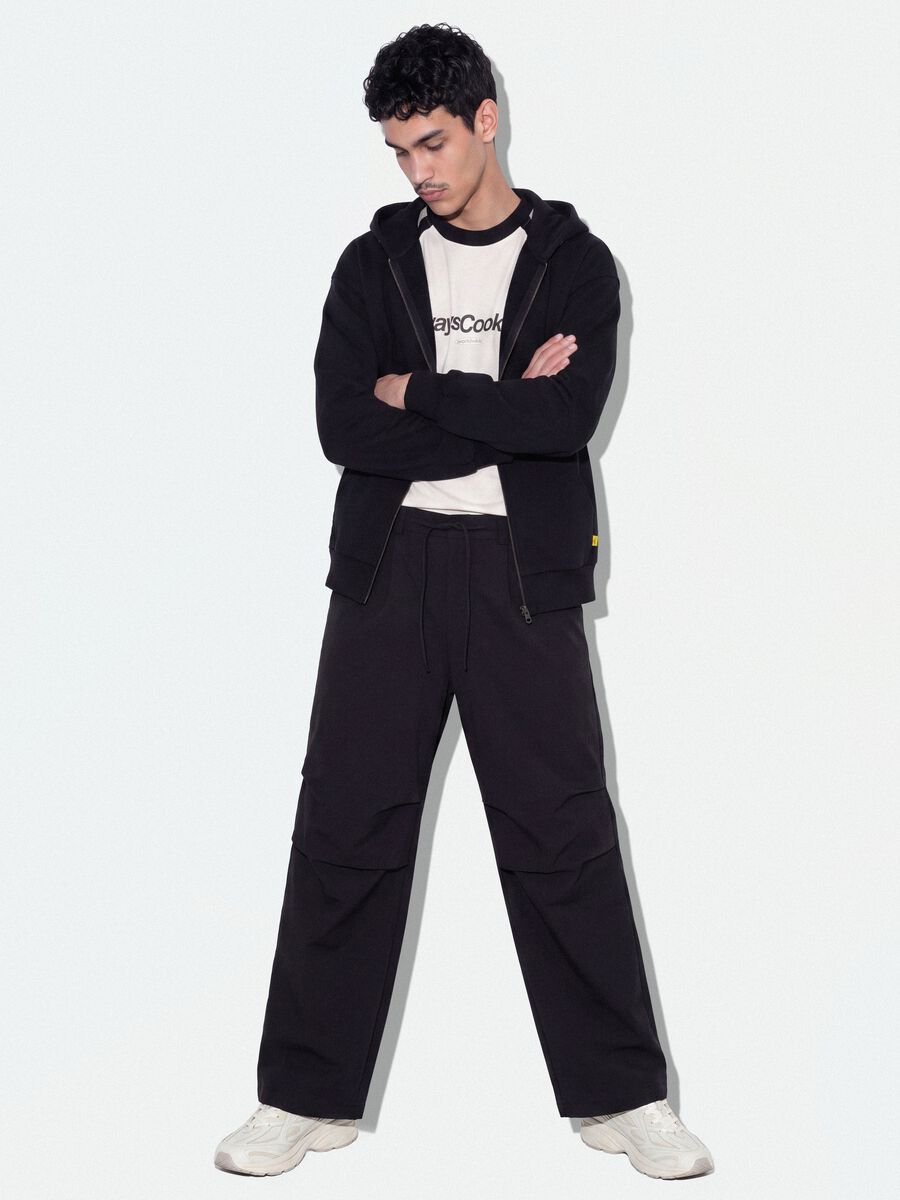 Black cropped pure cotton hoodie with oversized fit_1