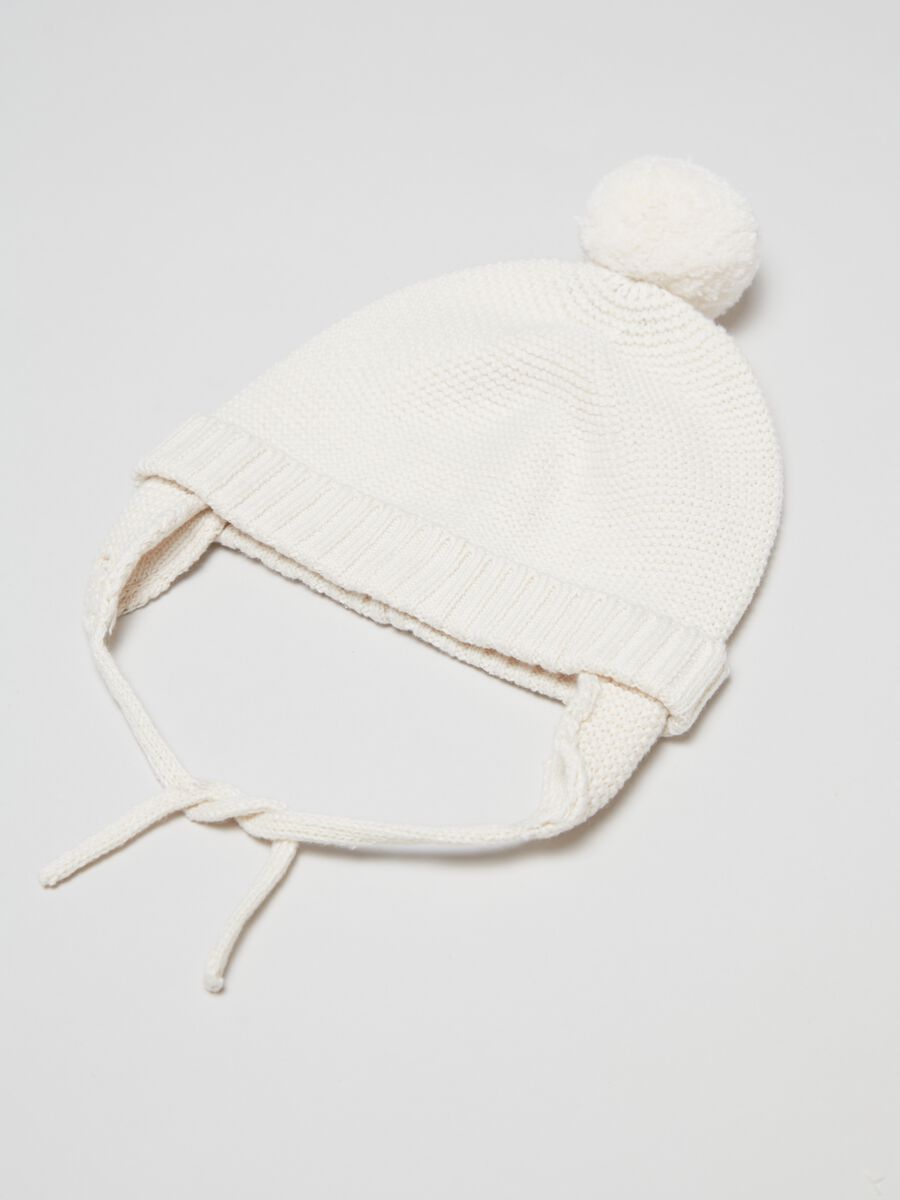 Bobble hat with ear flaps_2
