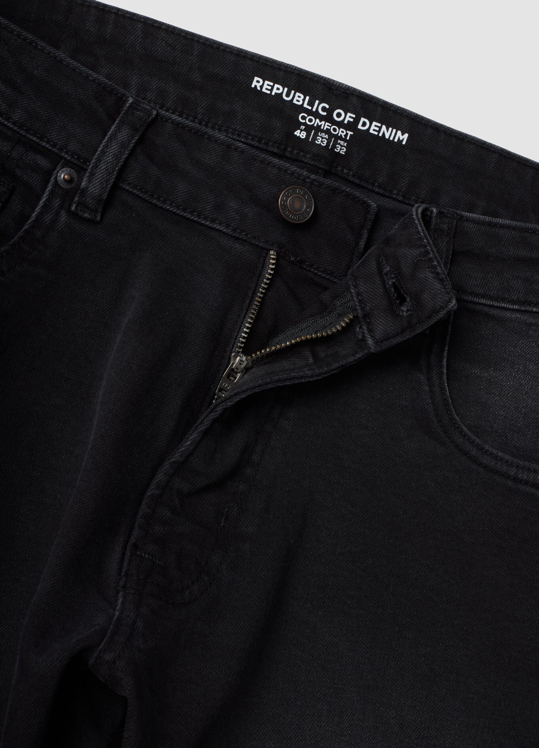 Schwarze Comfort-Fit-Jeans aus Stretch-Baumwolle