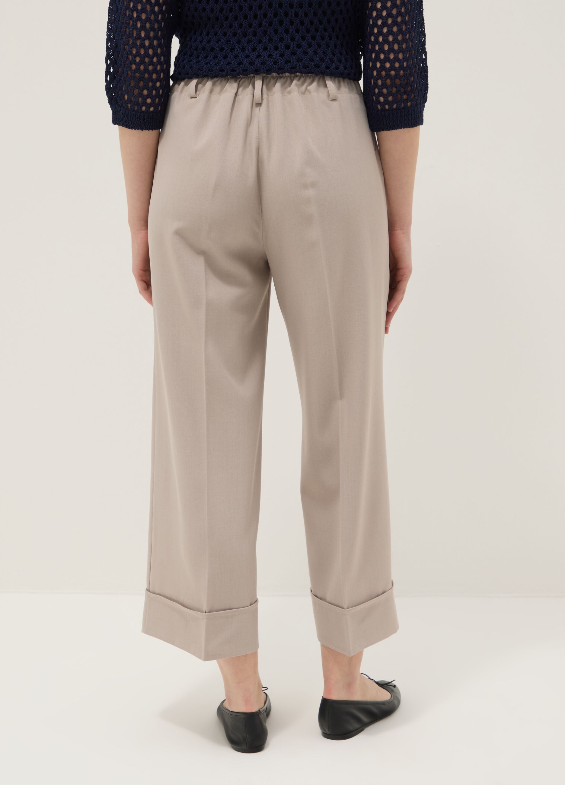 Beige stretch trousers with turn-up hem