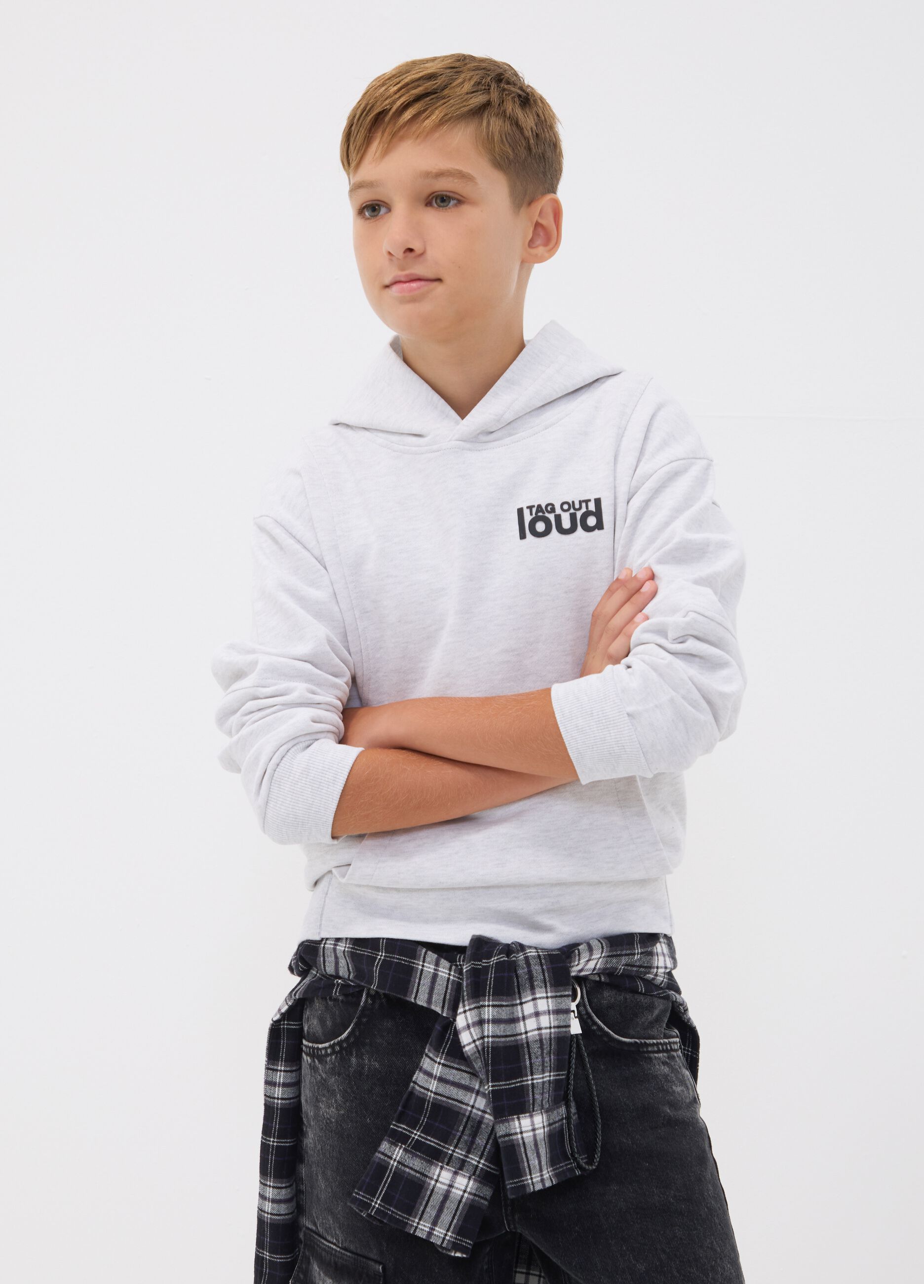 Sweatshirt com capuz cinzenta de corte oversized em mistura de algod&atilde;o e viscose para rapaz