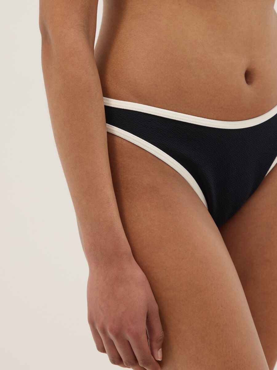 Slip de bain noir stretch avec liser&eacute;s blancs_4