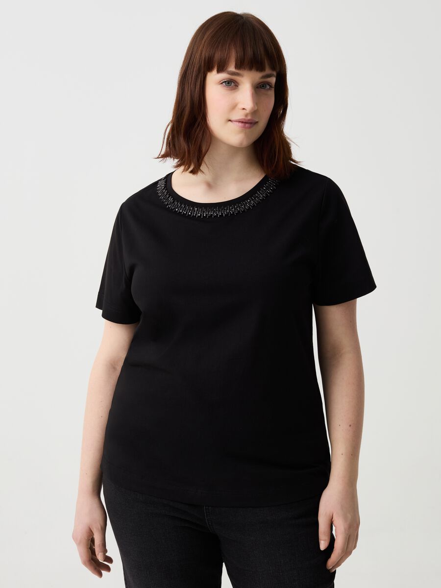 Curvy T-shirt with diamantés and round neck_0