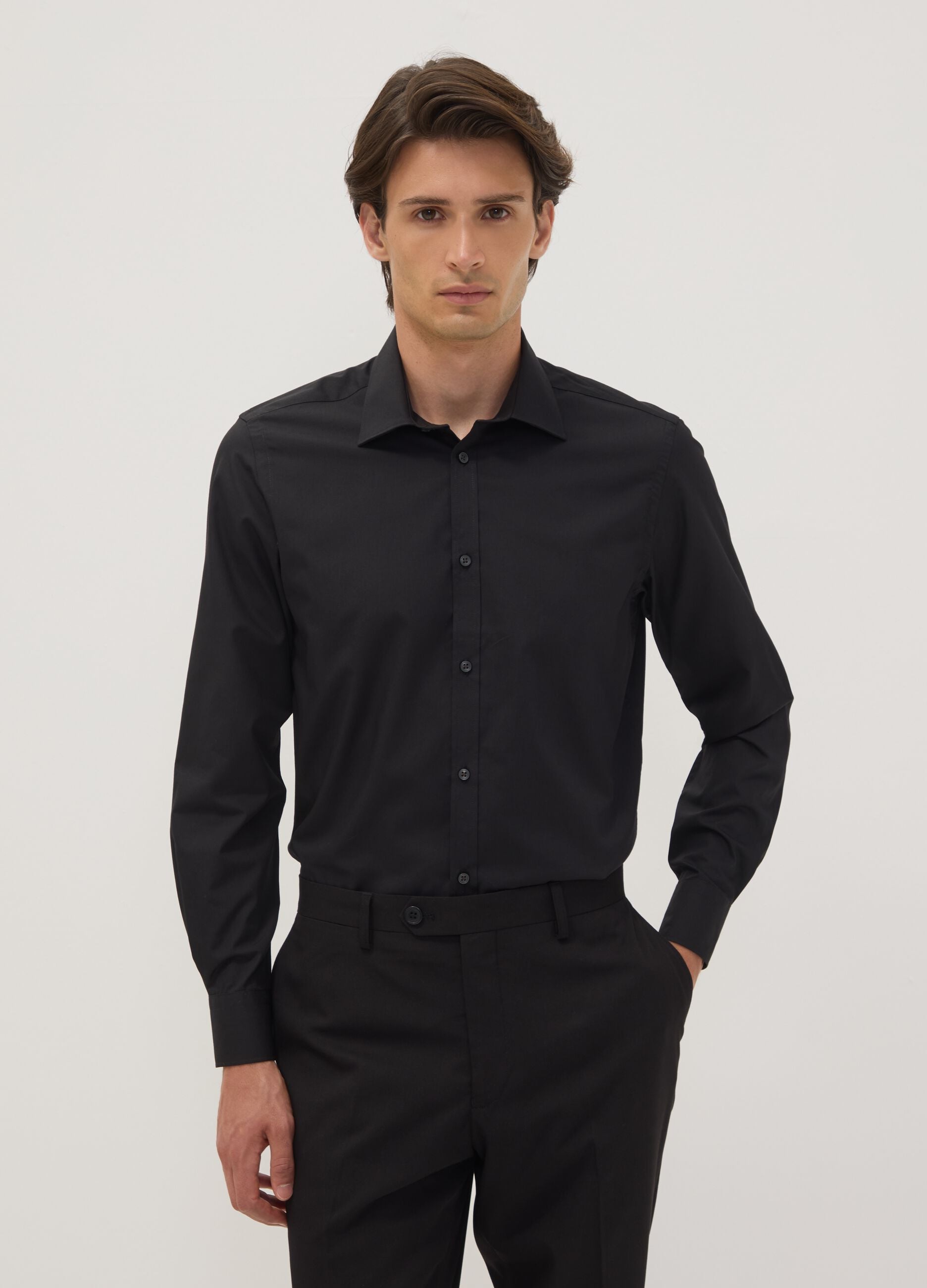 Black slim-fit shirt with classic collar, easy iron