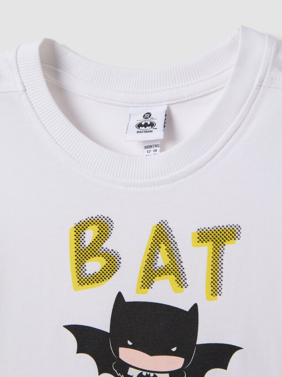 &Lambda;&epsilon;&upsilon;&kappa;ό &pi;&alpha;&iota;&delta;&iota;&kappa;ό &alpha;&mu;ά&nu;&iota;&kappa;&omicron; &mu;&pi;&lambda;&omicron;&upsilon;&zeta;ά&kappa;&iota; &alpha;&pi;ό 100% &beta;&alpha;&mu;&beta;ά&kappa;&iota;, regular fit, &mu;&epsilon; &sigma;&tau;ά&mu;&pi;&alpha; Batman_2