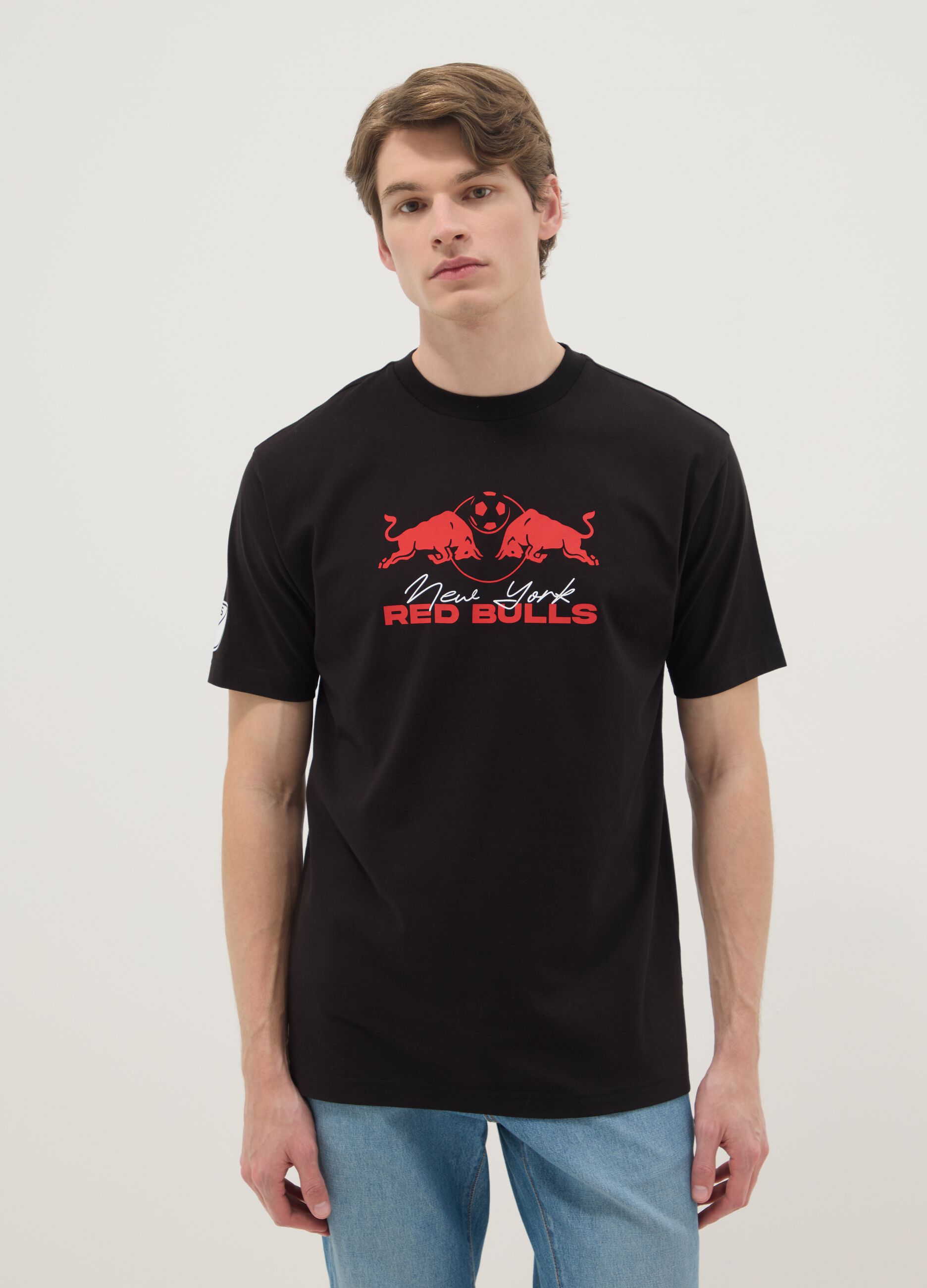 &Mu;&alpha;ύ&rho;&omicron; &kappa;&omicron;&nu;&tau;&omicron;&mu;ά&nu;&iota;&kappa;&omicron; t-shirt &alpha;&pi;ό &kappa;&alpha;&theta;&alpha;&rho;ό &beta;&alpha;&mu;&beta;ά&kappa;&iota; regular fit Red Bulls