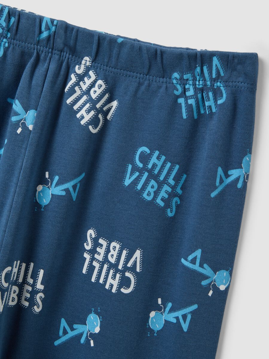 Blue organic cotton pyjamas with "Chill Vibes" slogan for boys_3