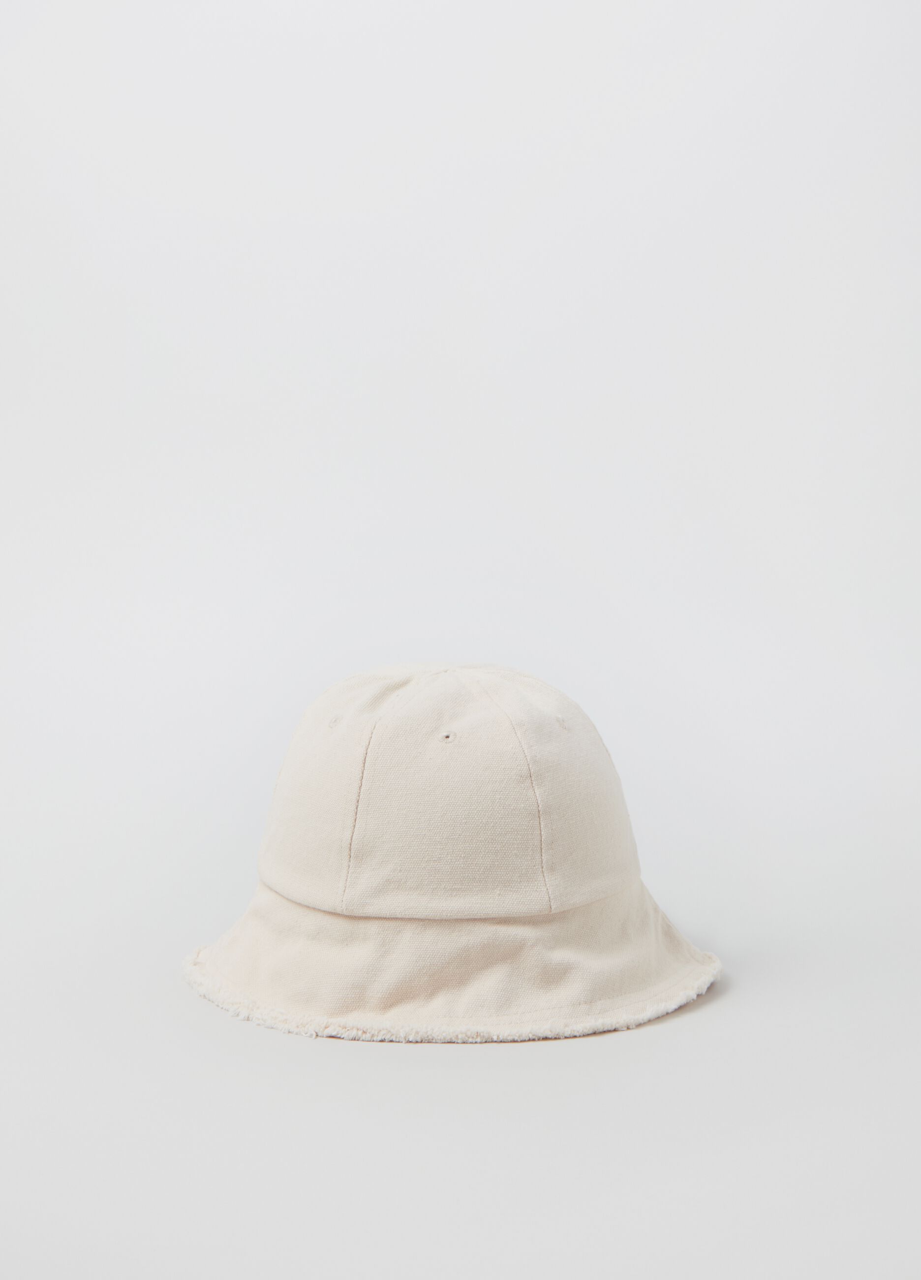 Cotton hat with fringed hem