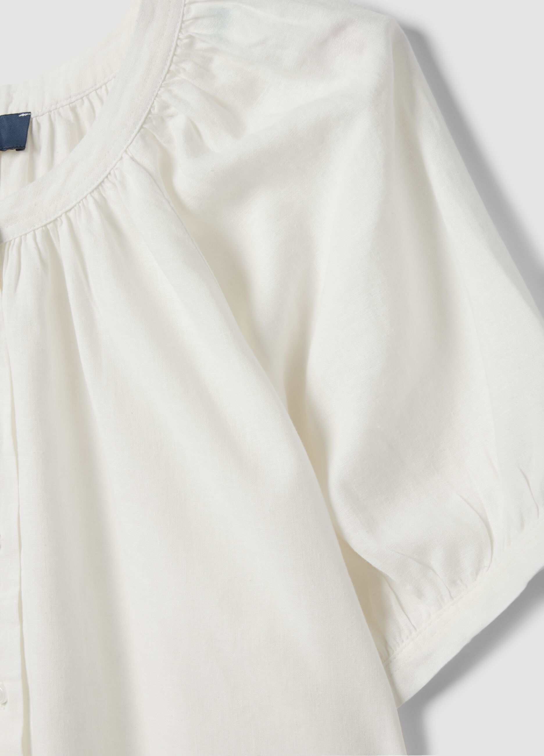 Camisa branca de mistura de linho regular fit com colarinho mandarim