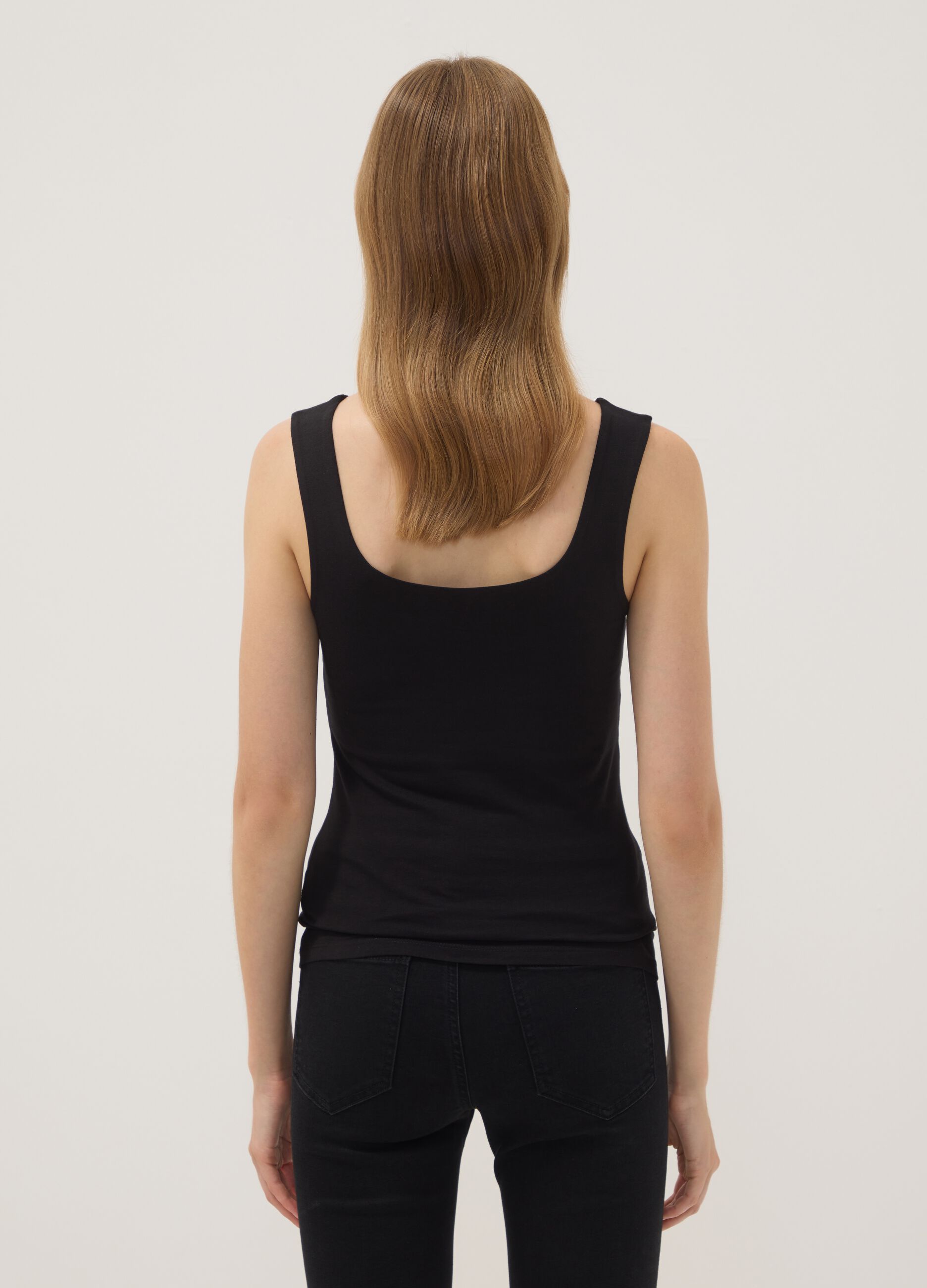 Schwarzes, figurbetontes Tanktop aus Stretch-Baumwolle