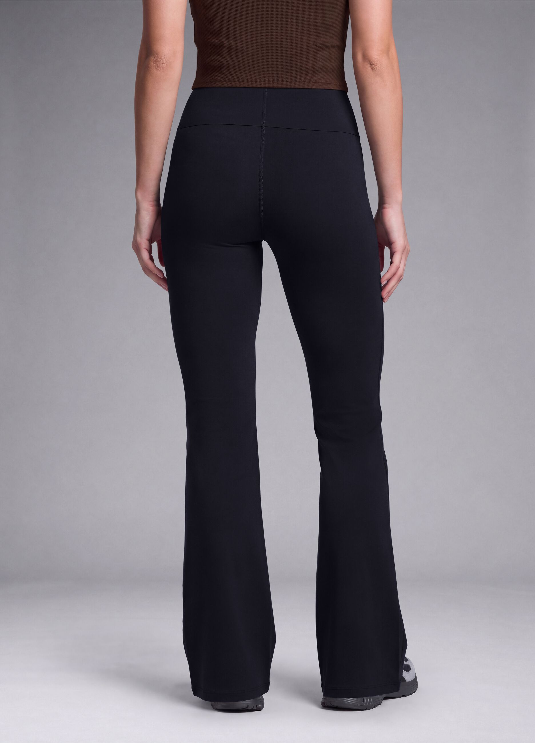 Schwarze Flared-Leggings aus Stretchmaterial &ndash; ALTAVIA STUDIO