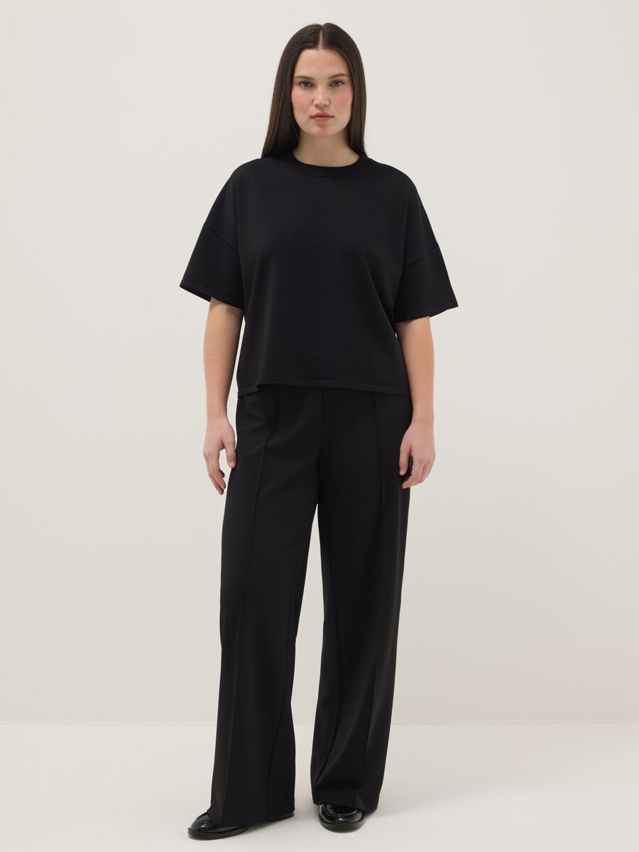 Black oversized crop top with round neckline_1