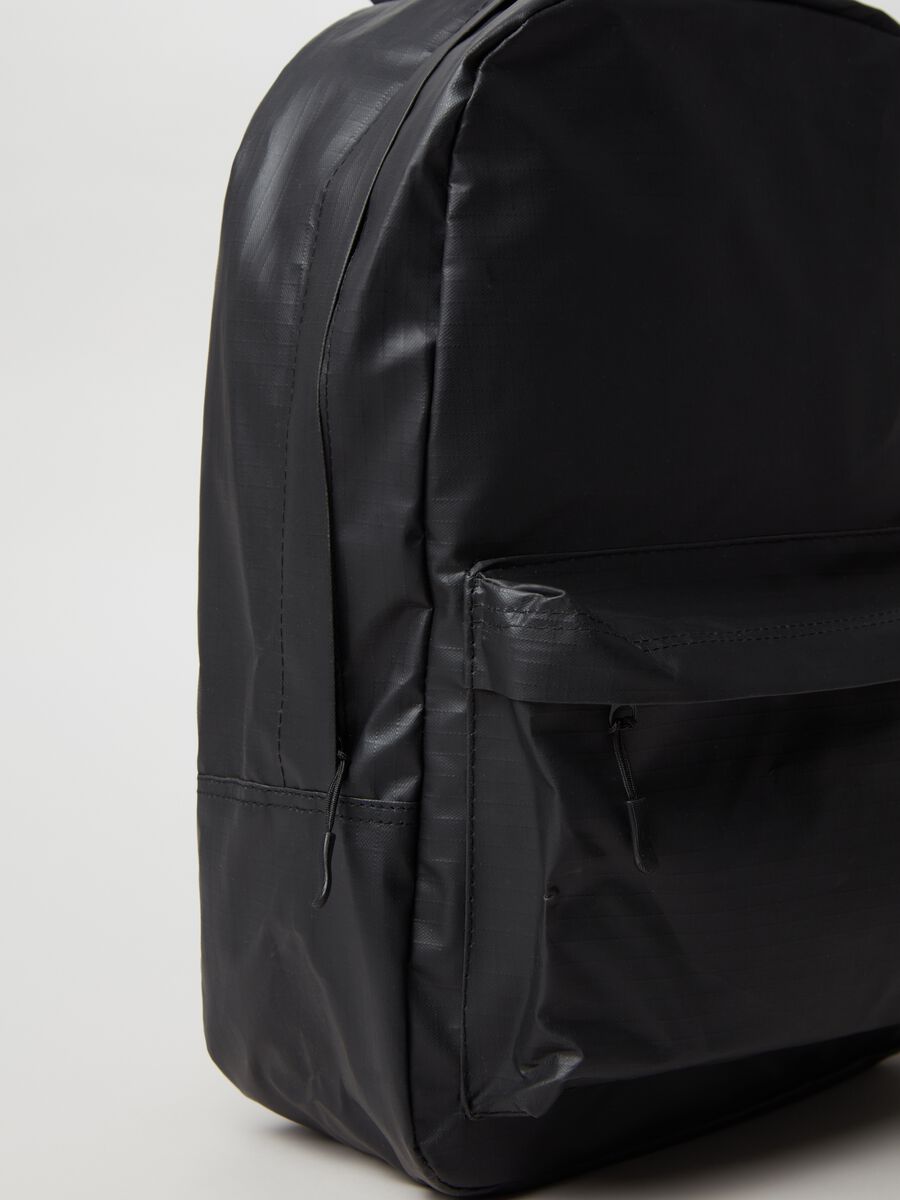 Oval backpack with outside pocket_1