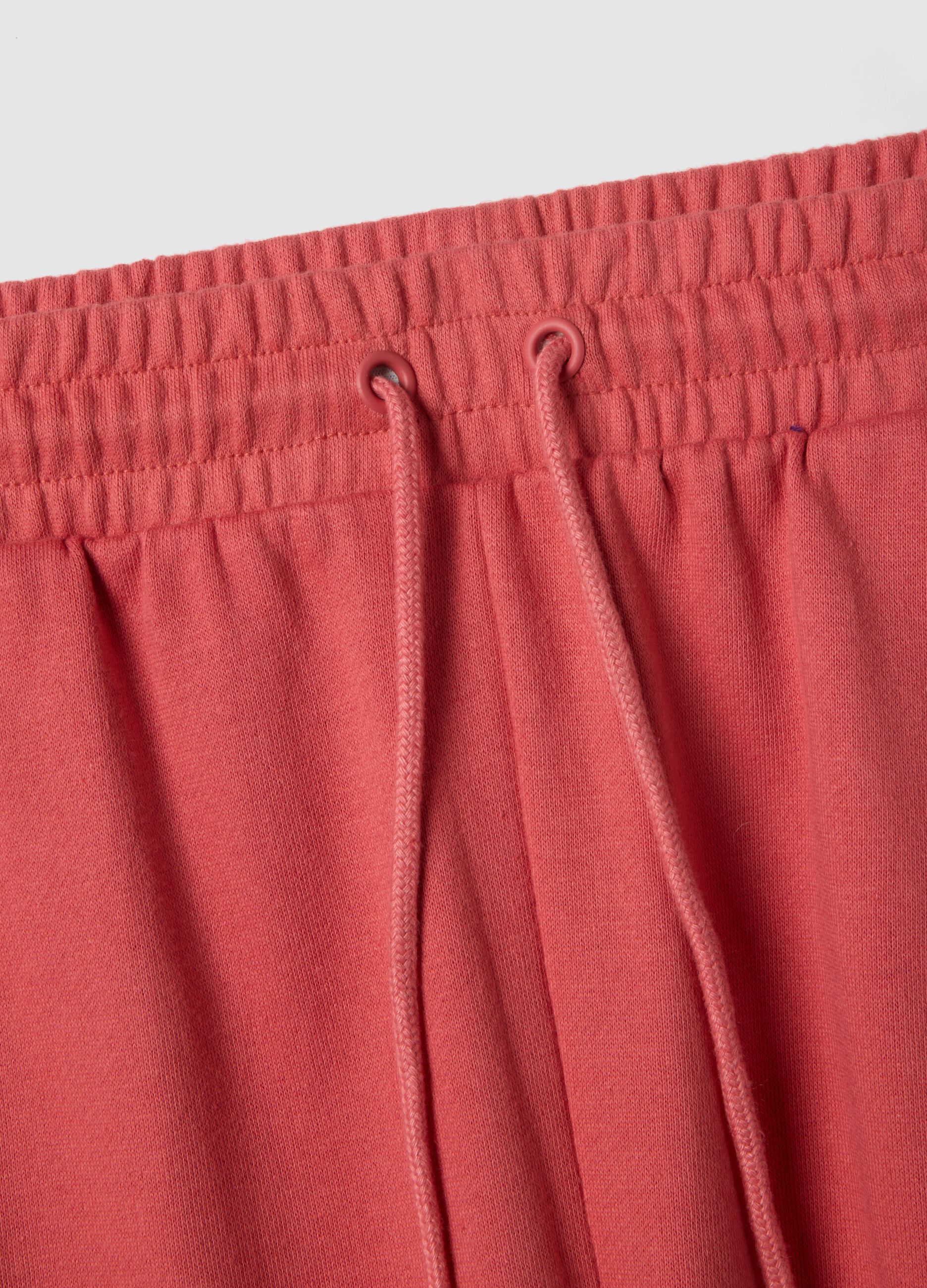 Red cotton blend shorts regular fit with Chicago Bulls print