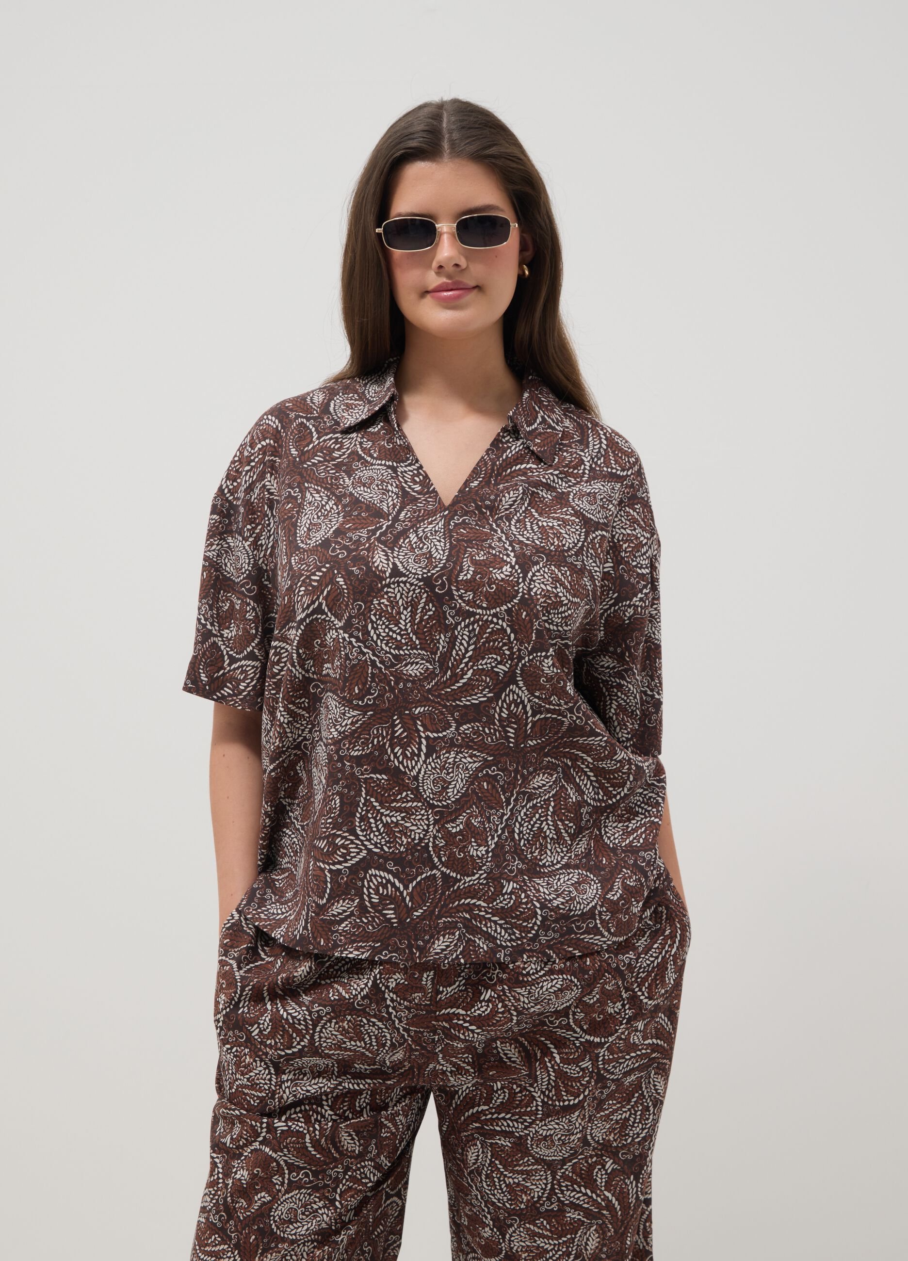 Smeđa ko&scaron;ulja od čiste viskoze s paisley uzorkom