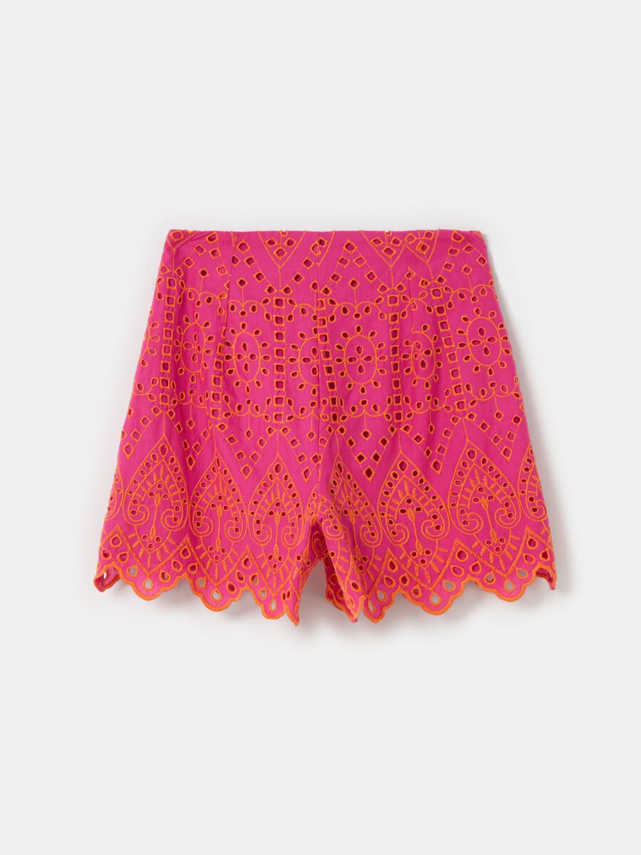 High-rise shorts in broderie anglaise_4