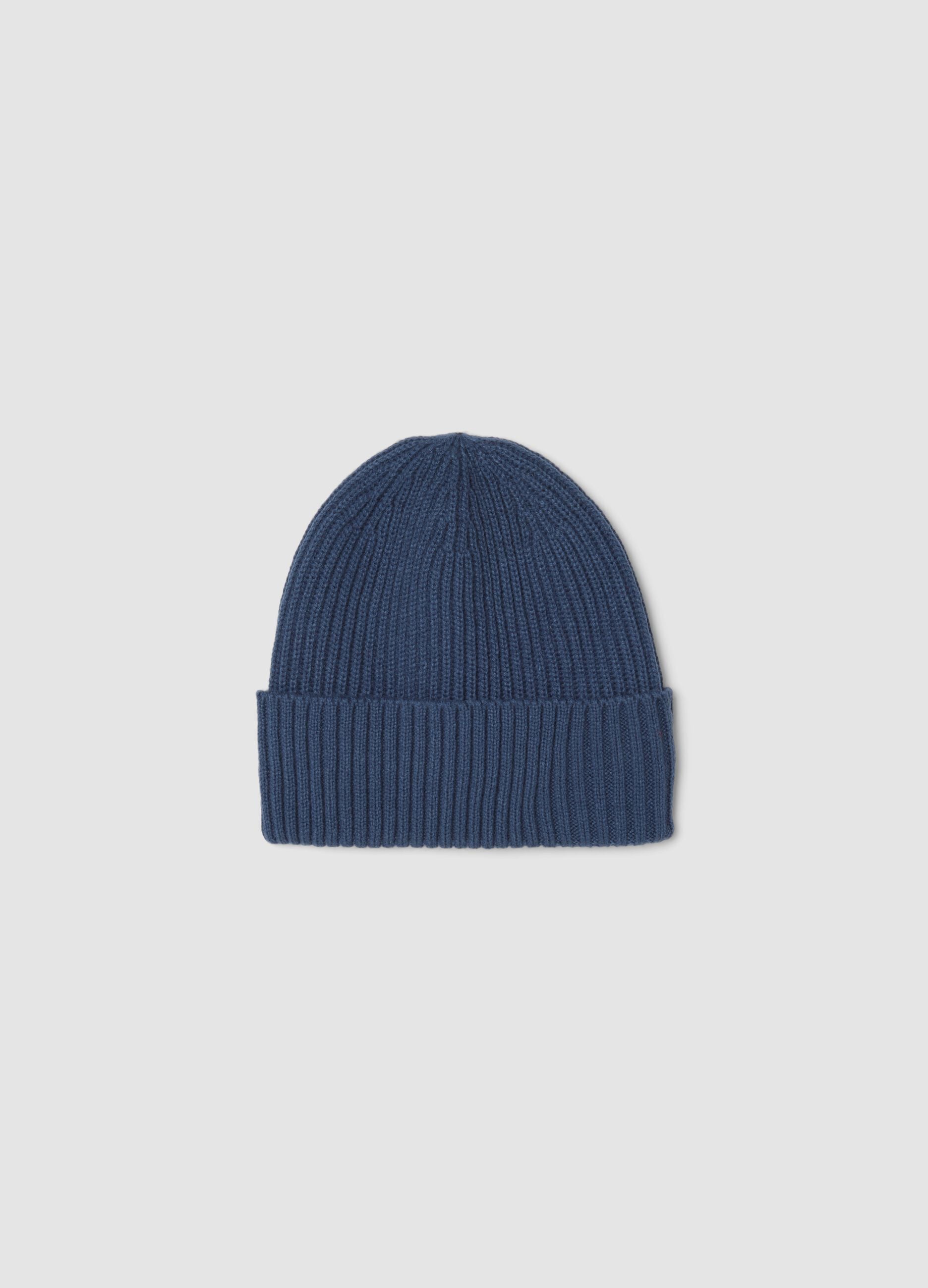 Blaue Strickm&uuml;tze mit Umschlag
